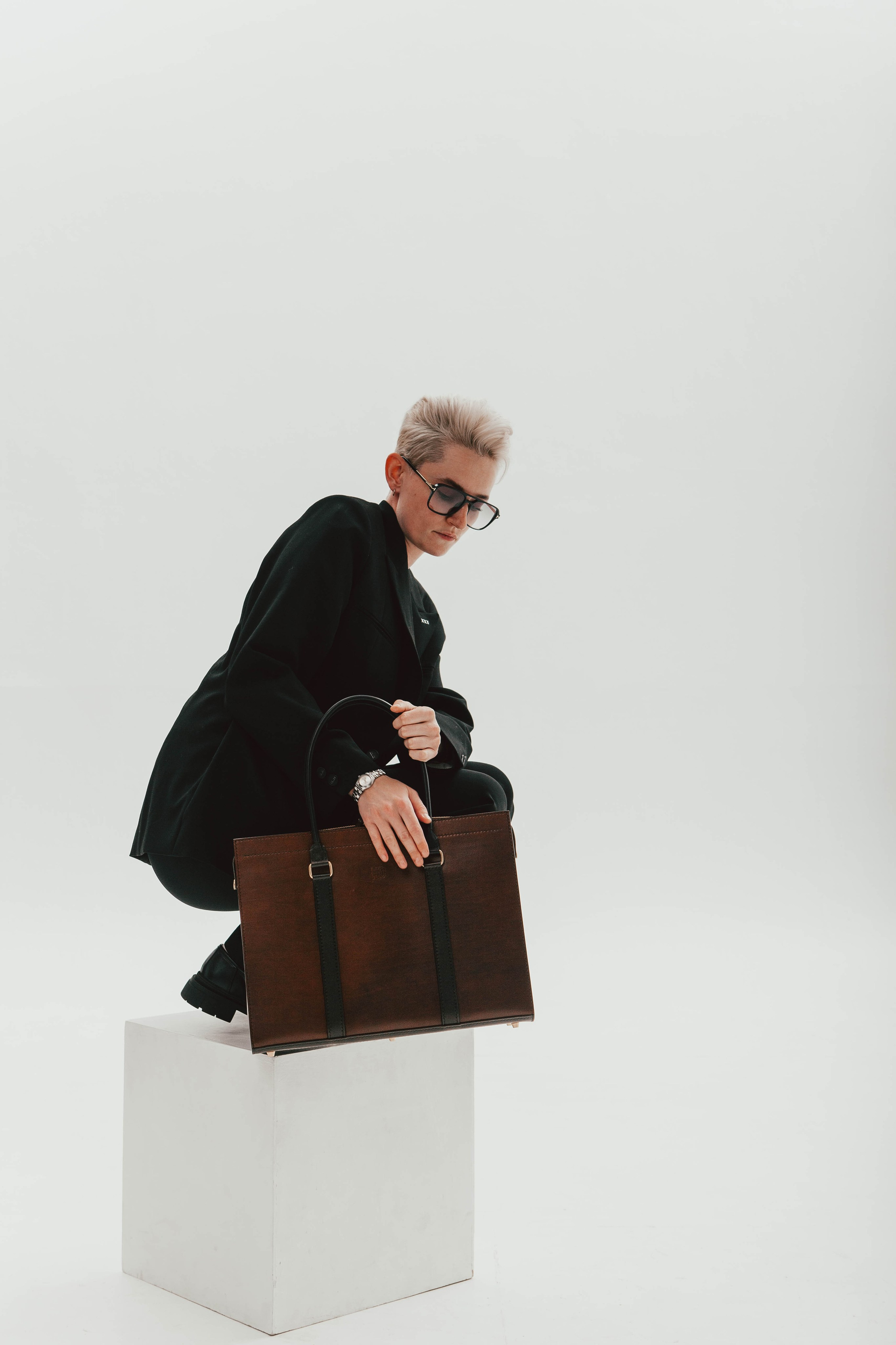 Анна Гречаная и изделие Дана Настаса 💼. Фотограф Ольга Крукле