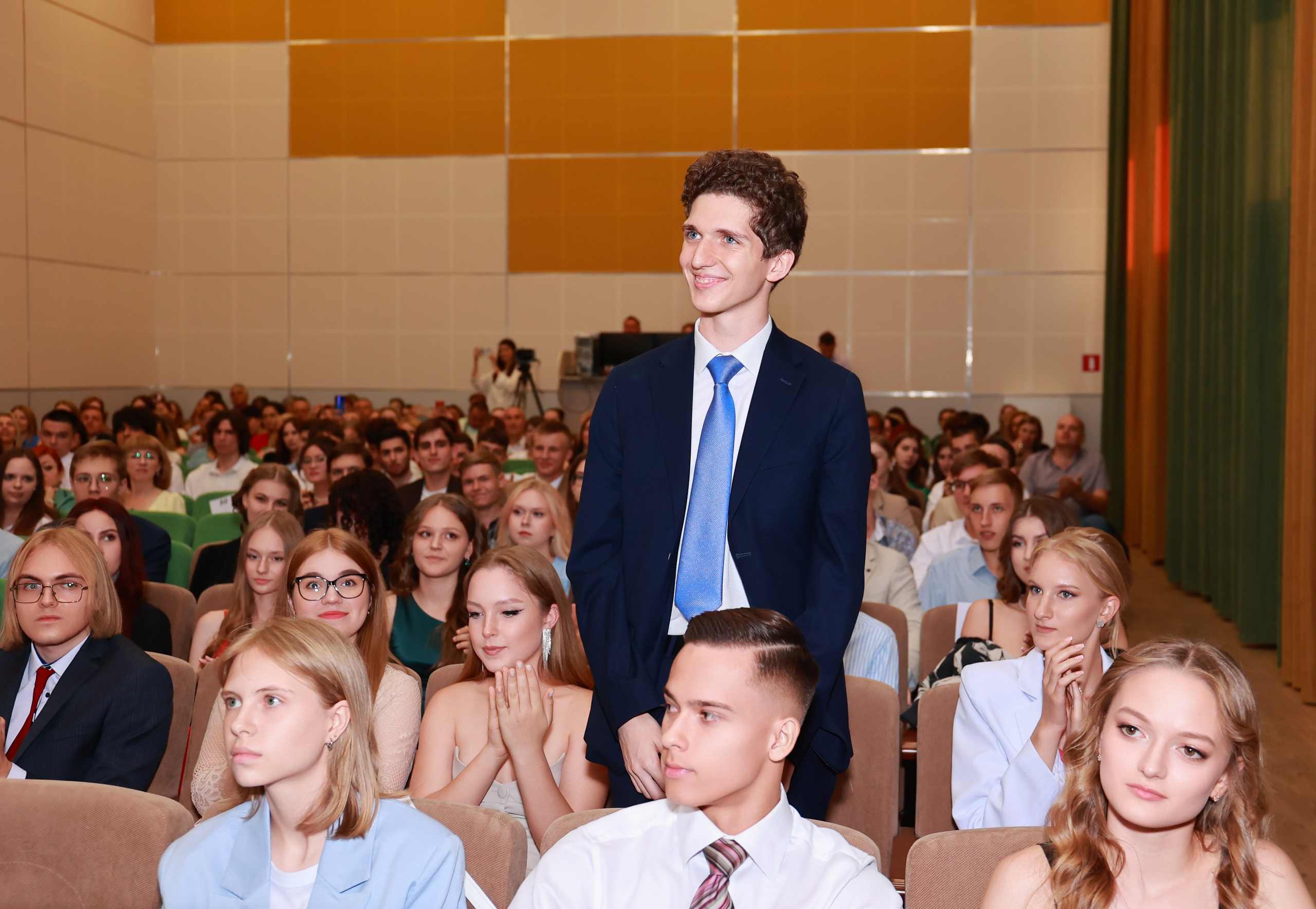 Вручение аттестатов Гимназия 87. Детский семейный фотограф Краснодар