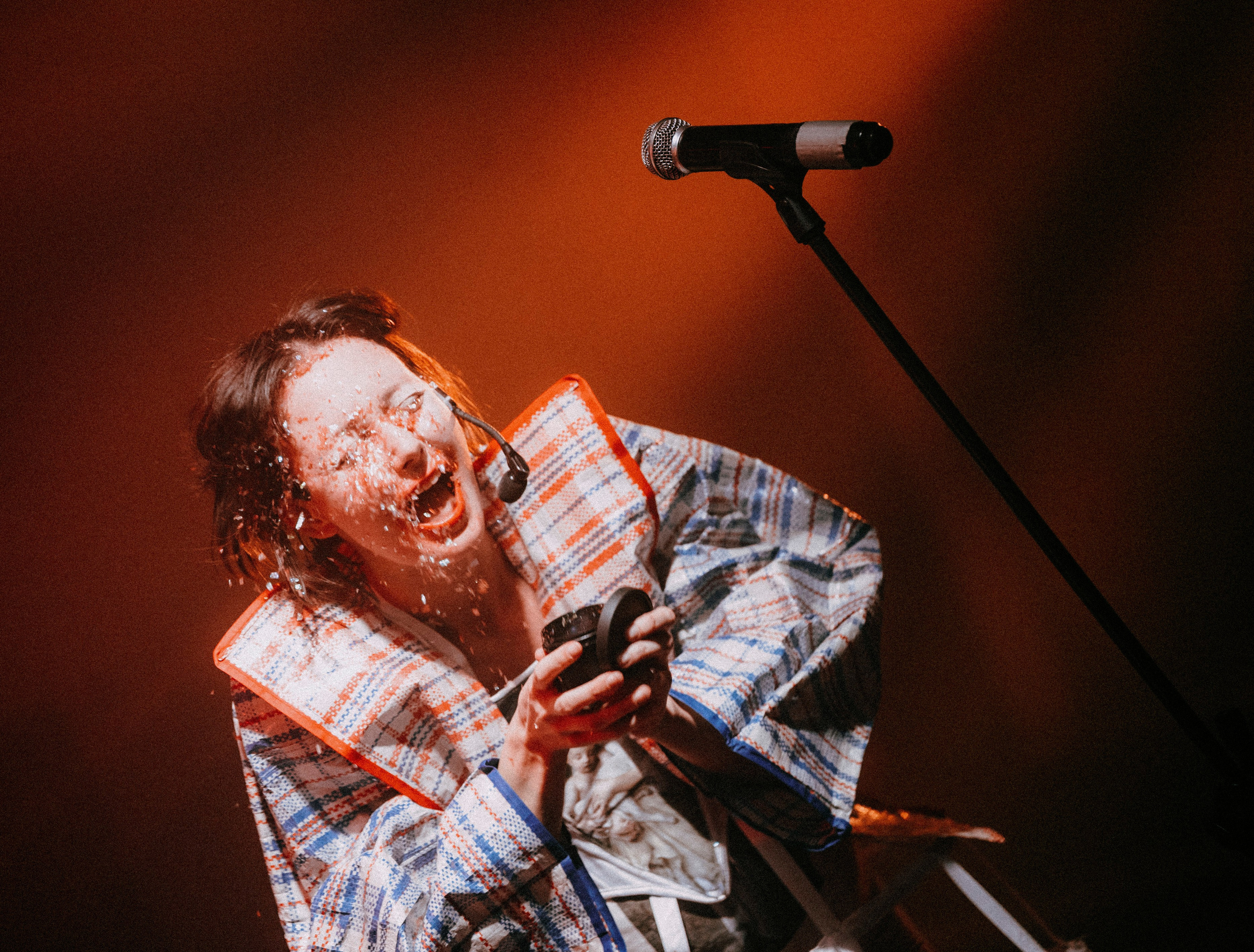 2026. Стрит-фотография, полная абсурда, идиотизма и красоты