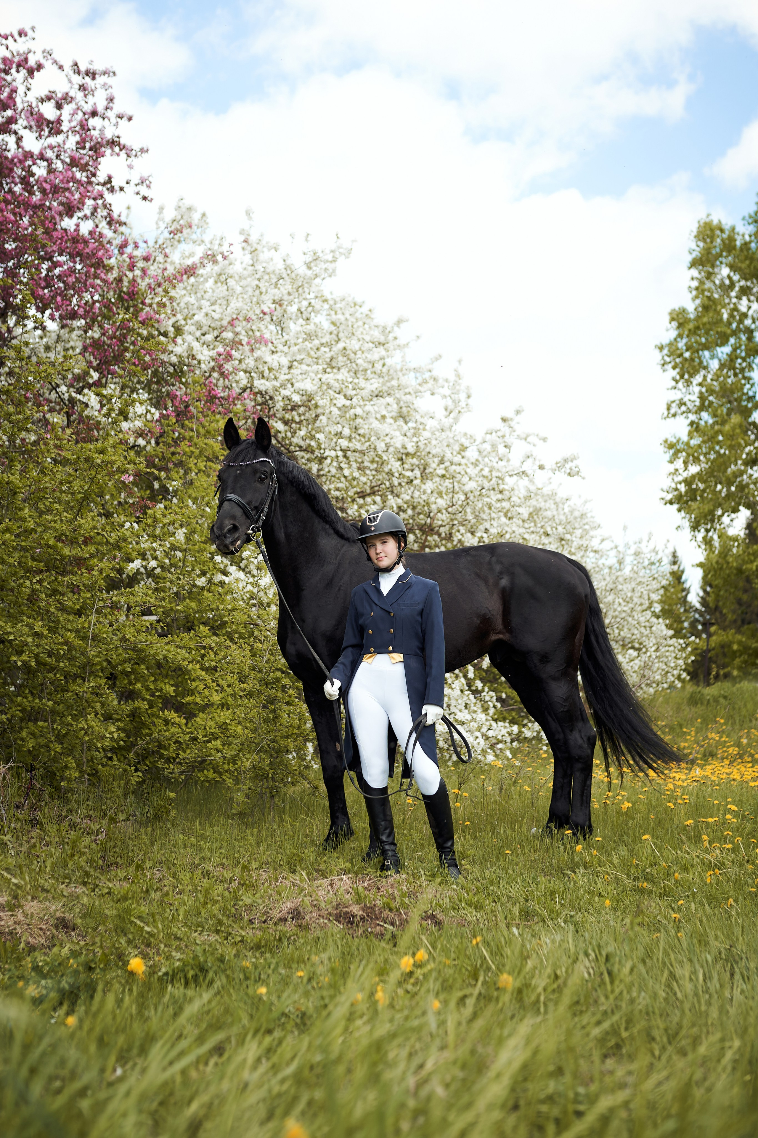 Полина и Парламент. Фотосессии с лошадьми в Москве, Новосибирске