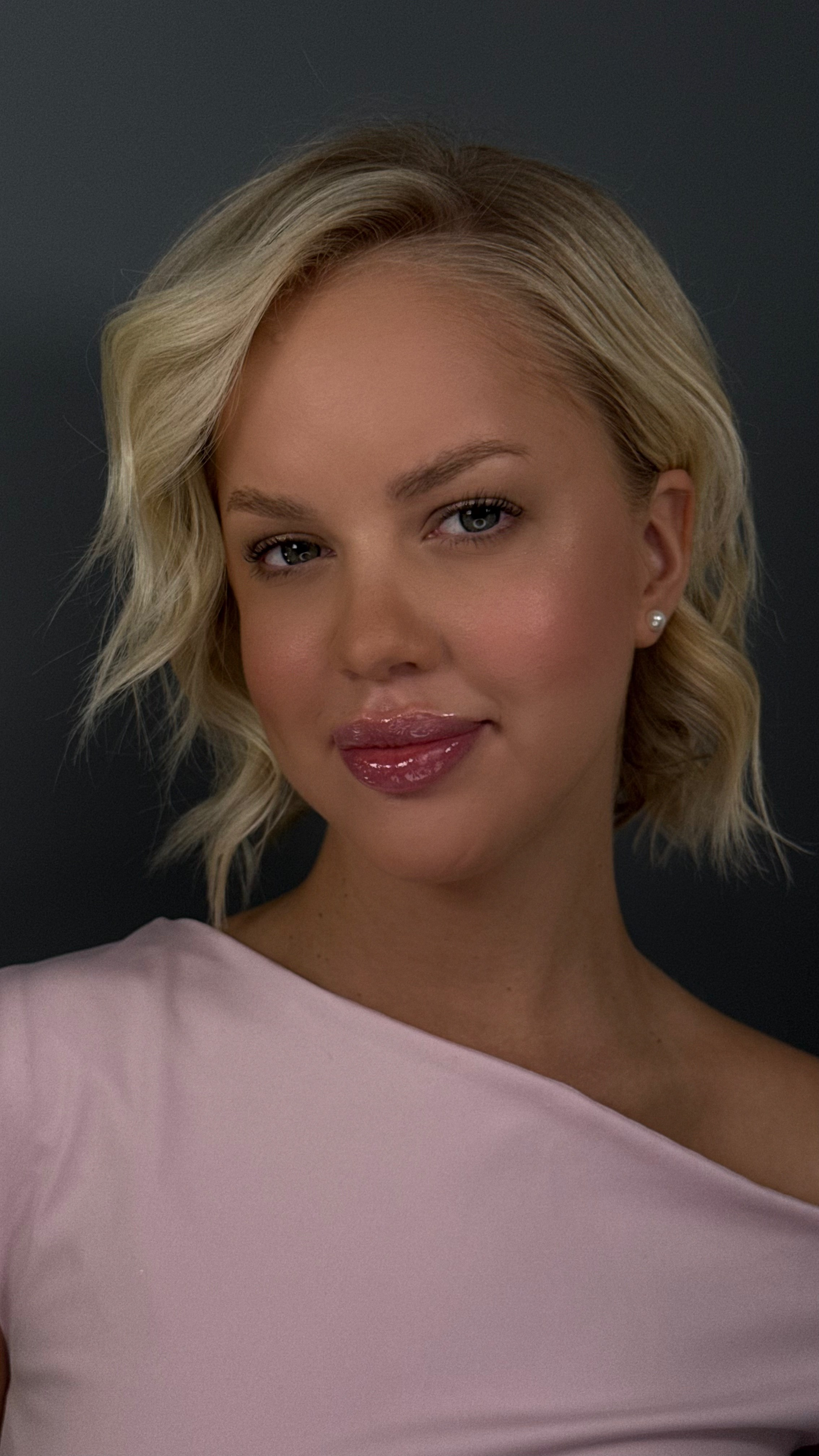 Образы. Студия визажистов, стилистов по прическам, бровистов и мастеров по ресницам