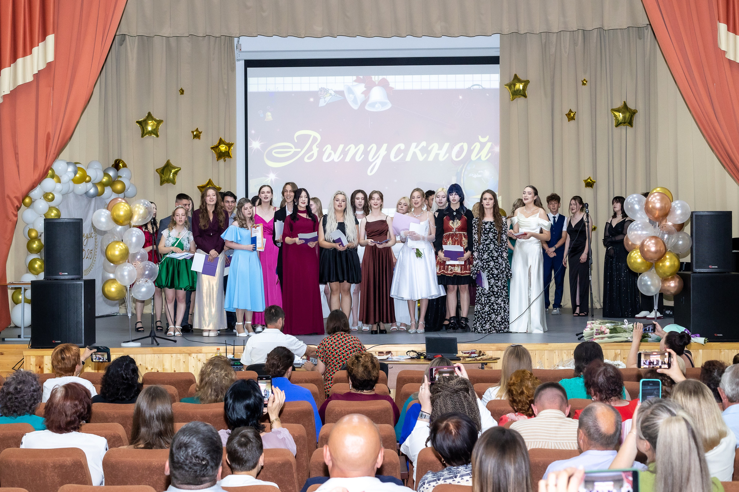 Вручение аттестата 2025. Выпускные альбомы Майкоп, Краснодар Елена Золотарева
