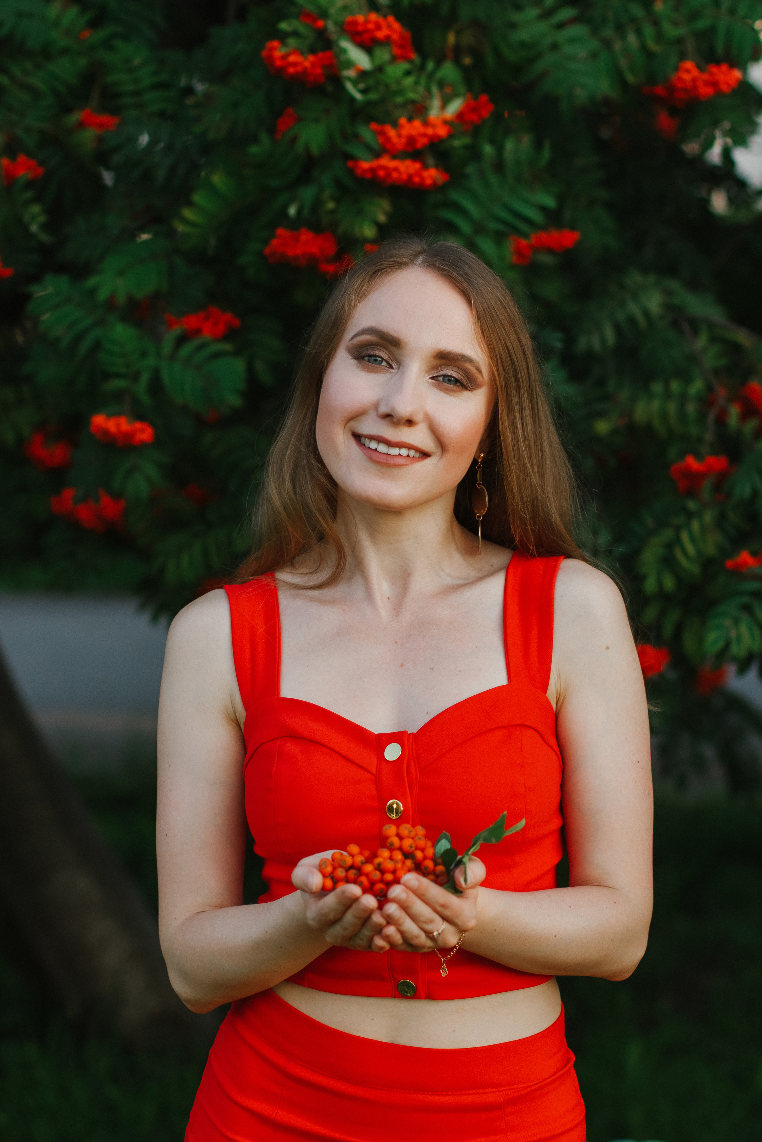 Фотосессия с рябиной. Контентный фотограф в Перми Натали Кытманова