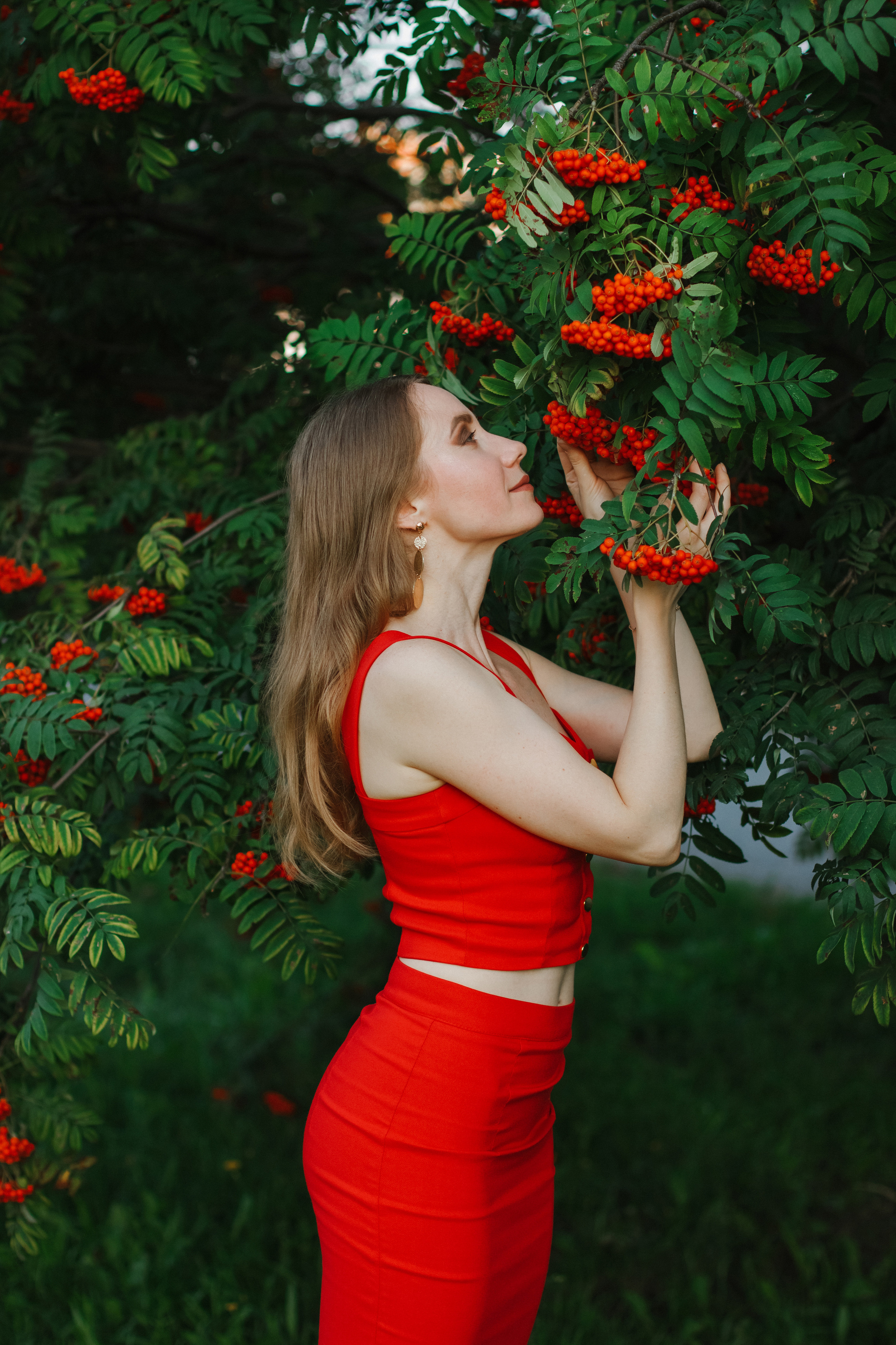 Фотосессия с рябиной. Контентный фотограф в Перми Натали Кытманова