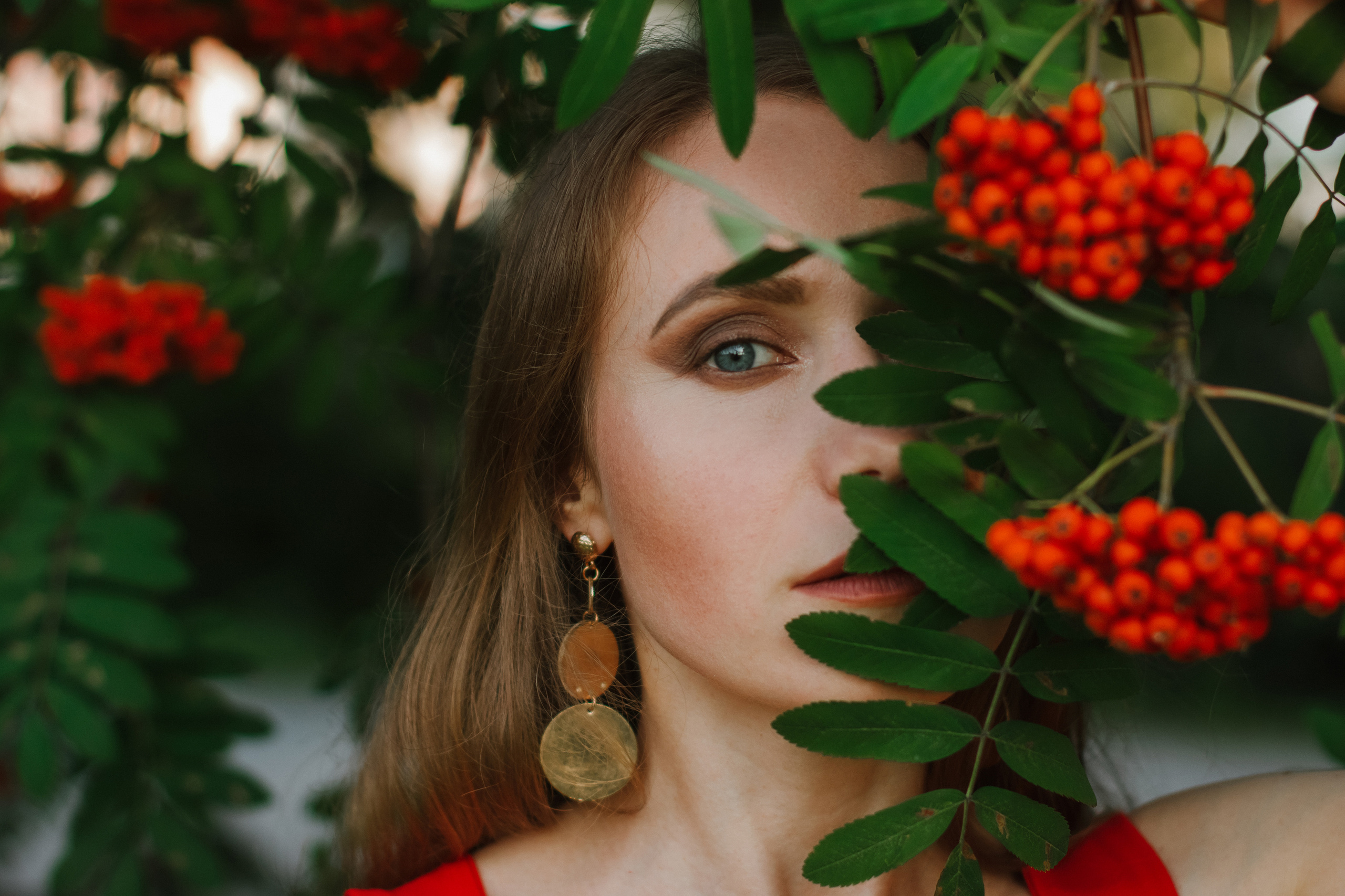 Фотосессия с рябиной. Контентный фотограф в Перми Натали Кытманова