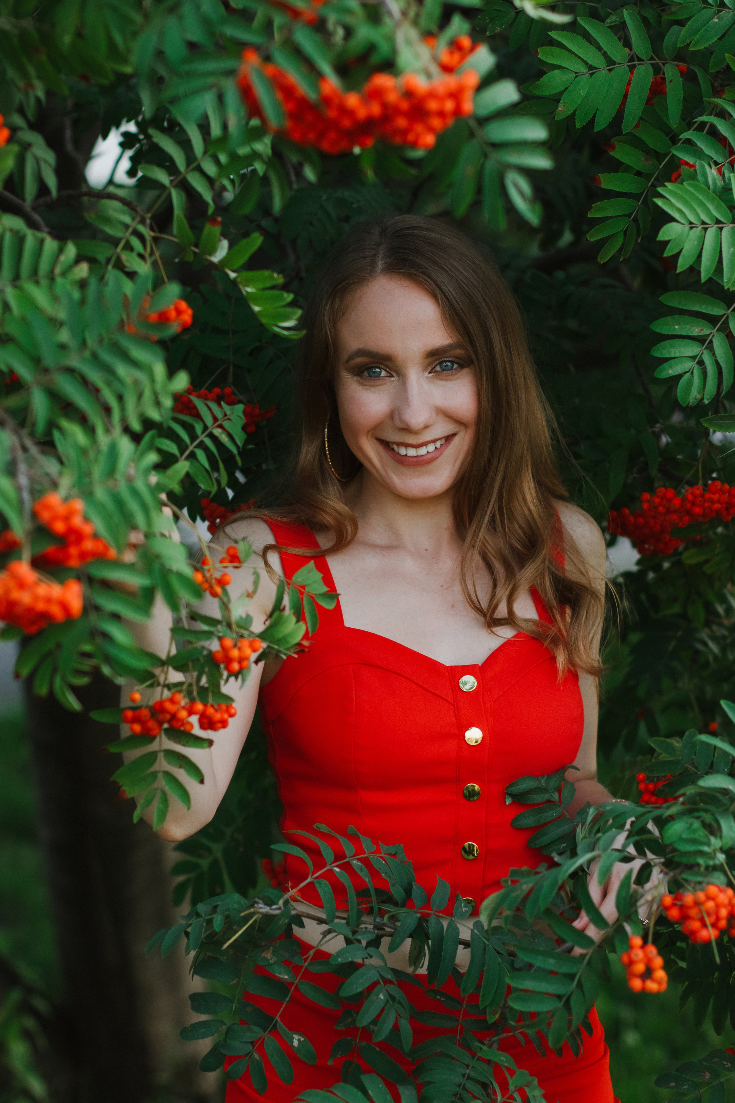 Фотосессия с рябиной. Контентный фотограф в Перми Натали Кытманова