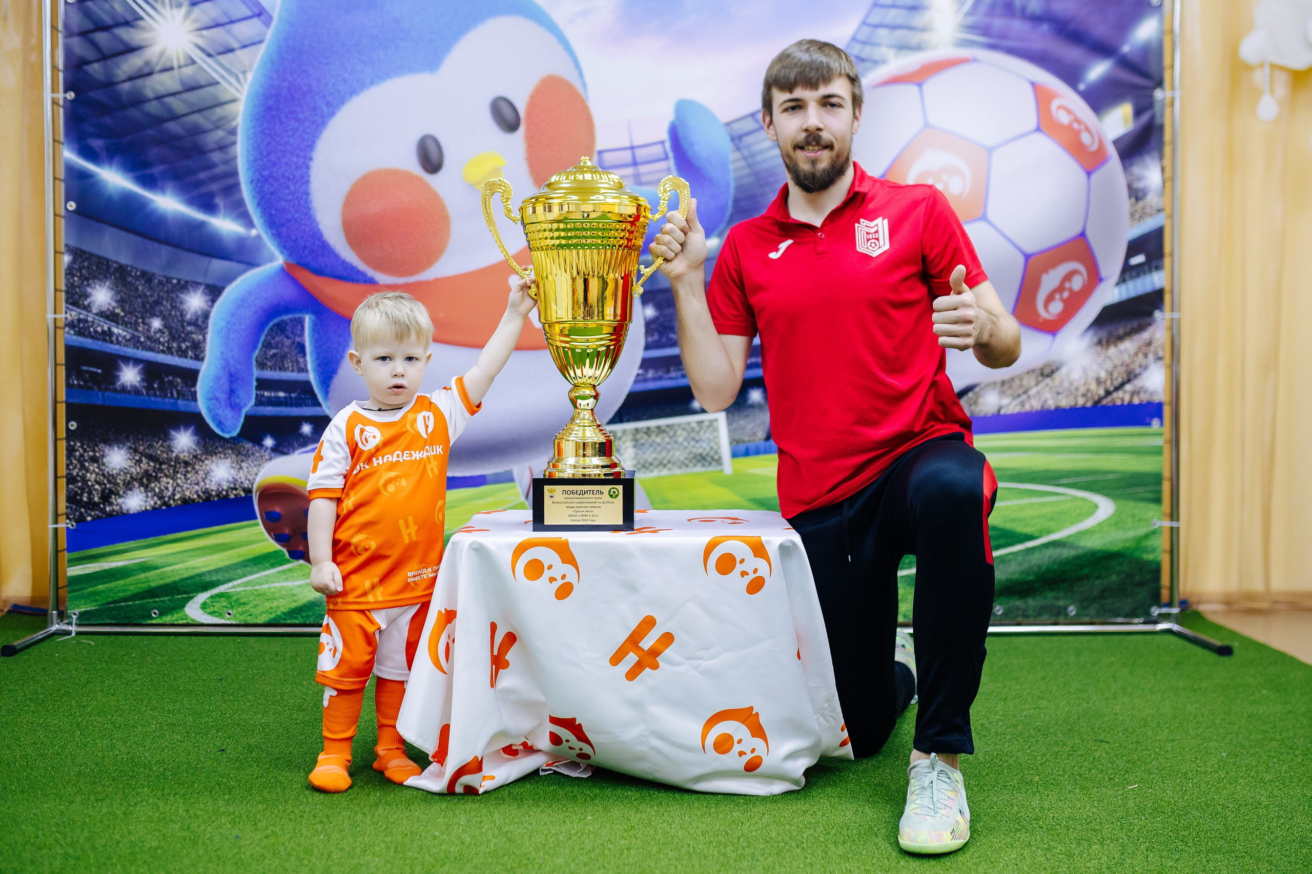 Фотосессия с кубком в детских садах г. Магнитогорска. Денис Прохоров Фотограф в г. Магнитогорск