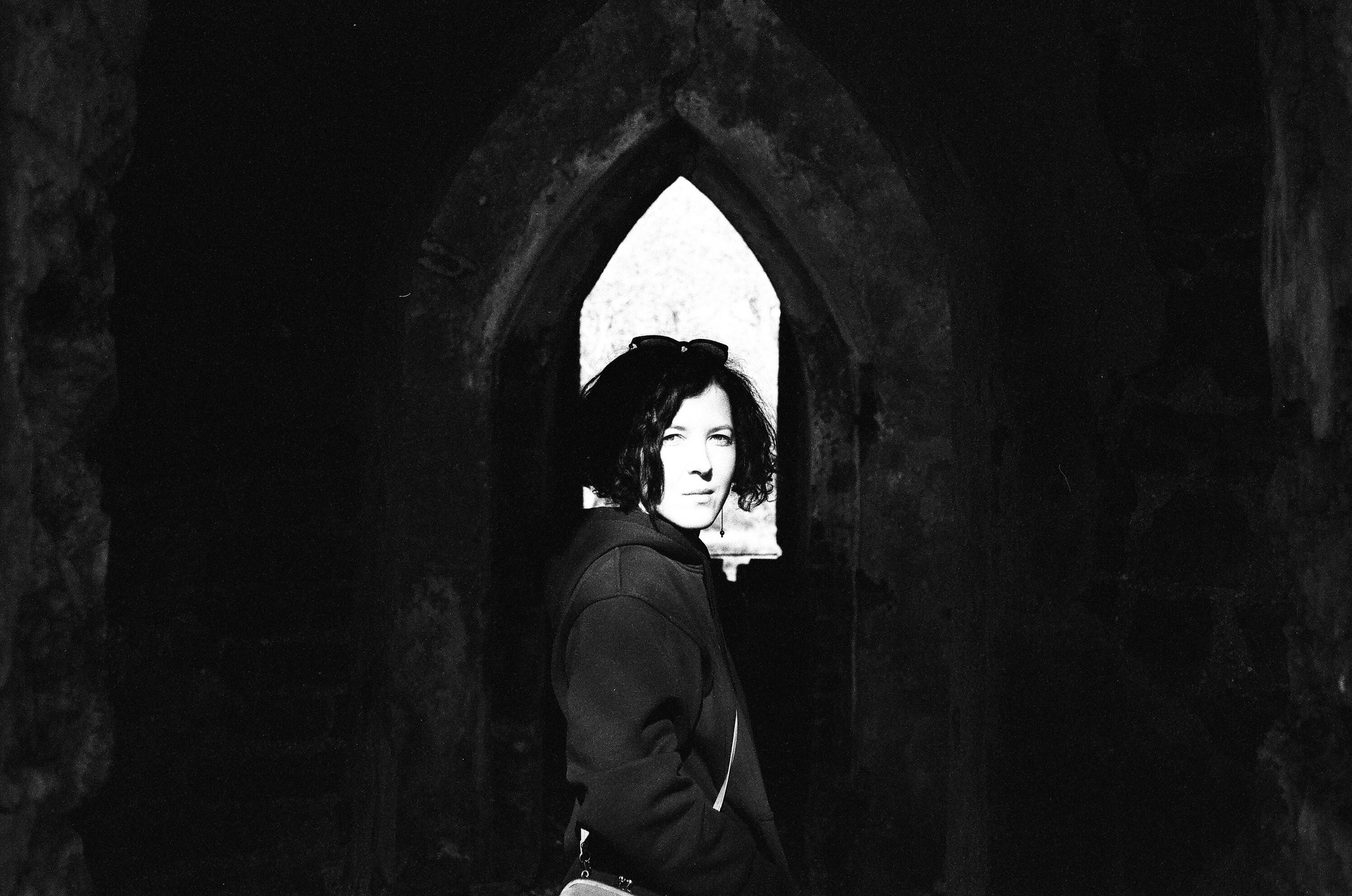 Юлиана в Готических воротах Демидовского парка. Мари Линёк-Стельмах Фотохудожник Санкт-Петербург/Урал