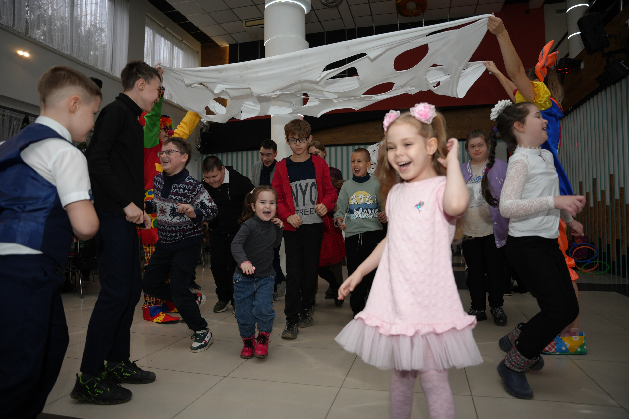 Социально —благотворительная акция «Ты в этом мире не один», посвященная Международному дню инвалидов. ВЫПУСКНЫЕ АЛЬБОМЫ, Школьный фотограф, семейный и свадебный в Саратове и области Ольга Плаксина