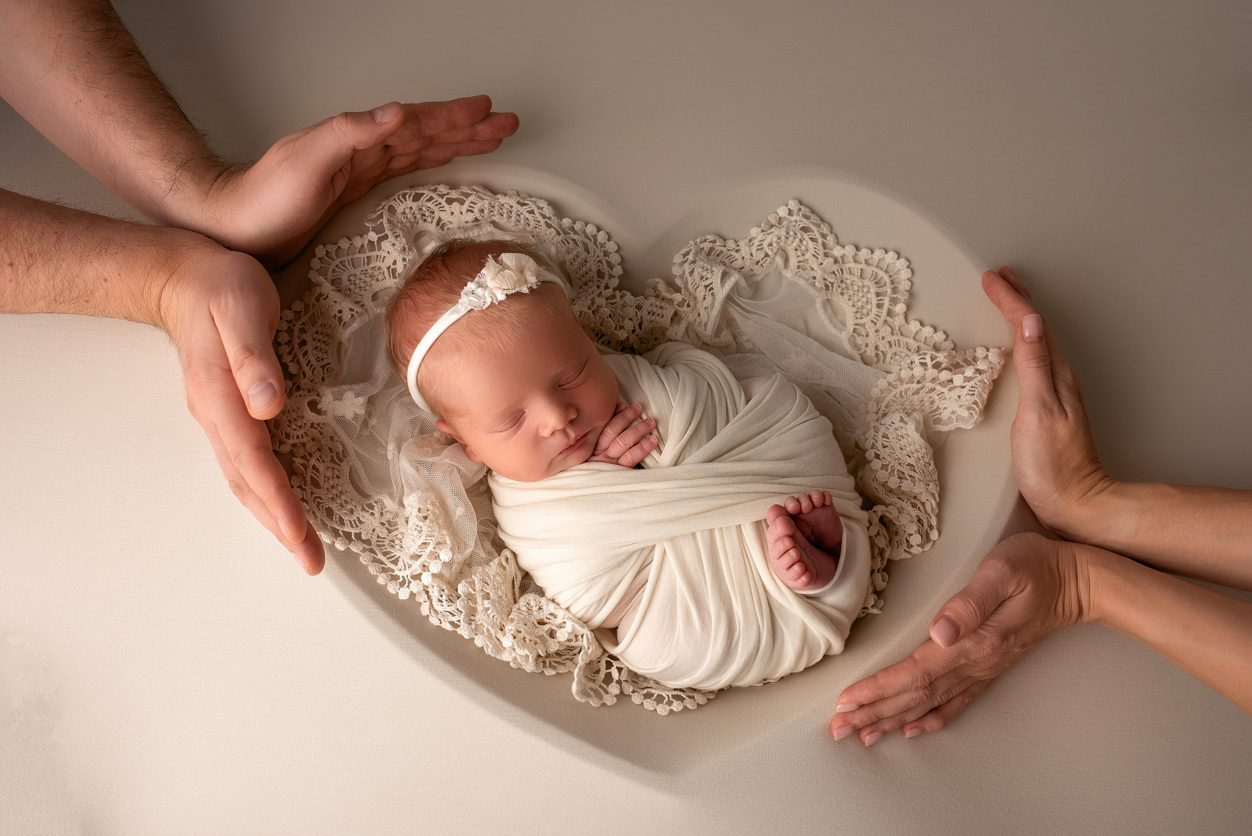 Новорождённые (в обмотках). Детский фотограф новорождённых в Минске Боровик Екатерина