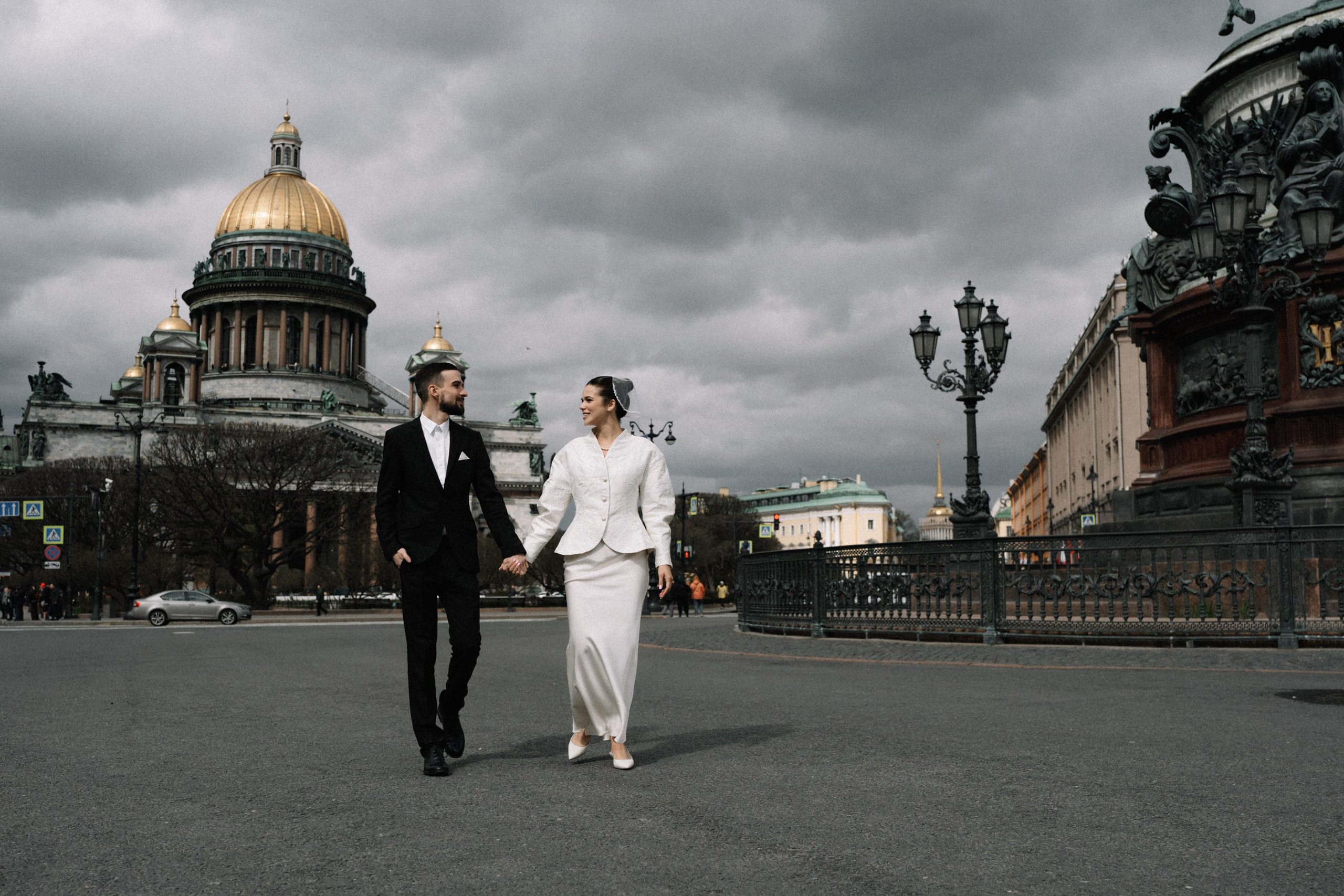 Свадебная фотосессия в Апреле в Петербурге. Свадебный фотограф Александр Невский в Санкт-Петербурге
