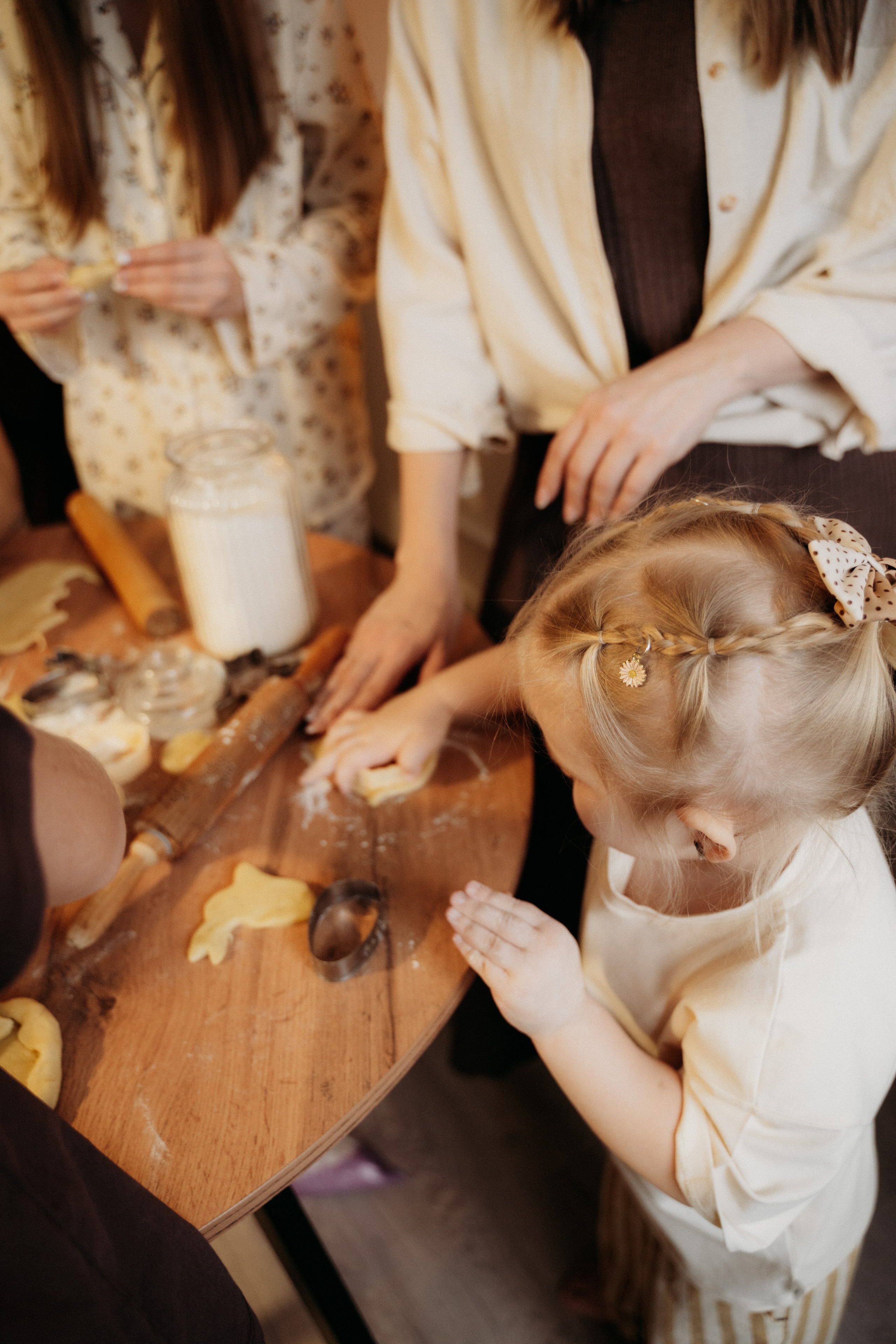 Семья на кухне