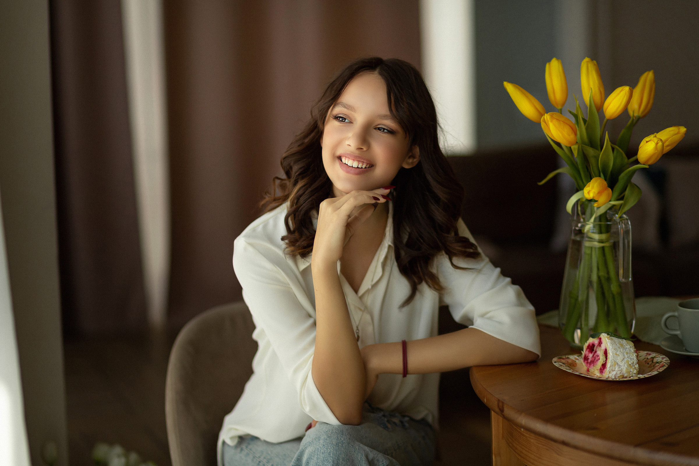 Фотосессия девушки с тюльпанами, фотосессия с тюльпанами в студии СПб