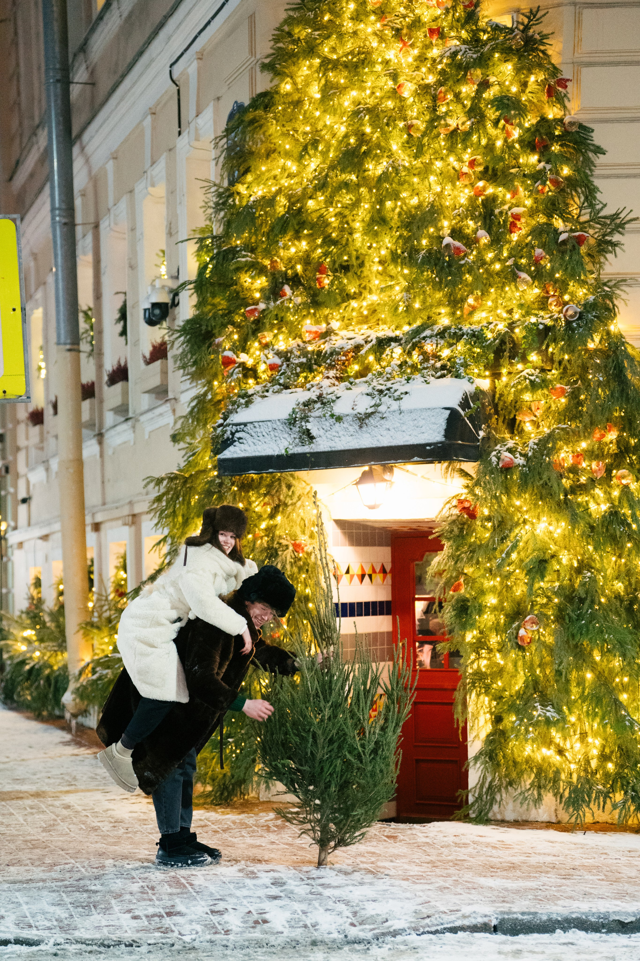 НОВОГОДНЯЯ ПРОГУЛКА ПАРЫ ПО ЧЕРНЫШЕВСКОЙ ПЕРЕД НОВЫМ ГОДОМ. Профессиональный фотограф, Санкт-Петербург — Виктория Богомолова