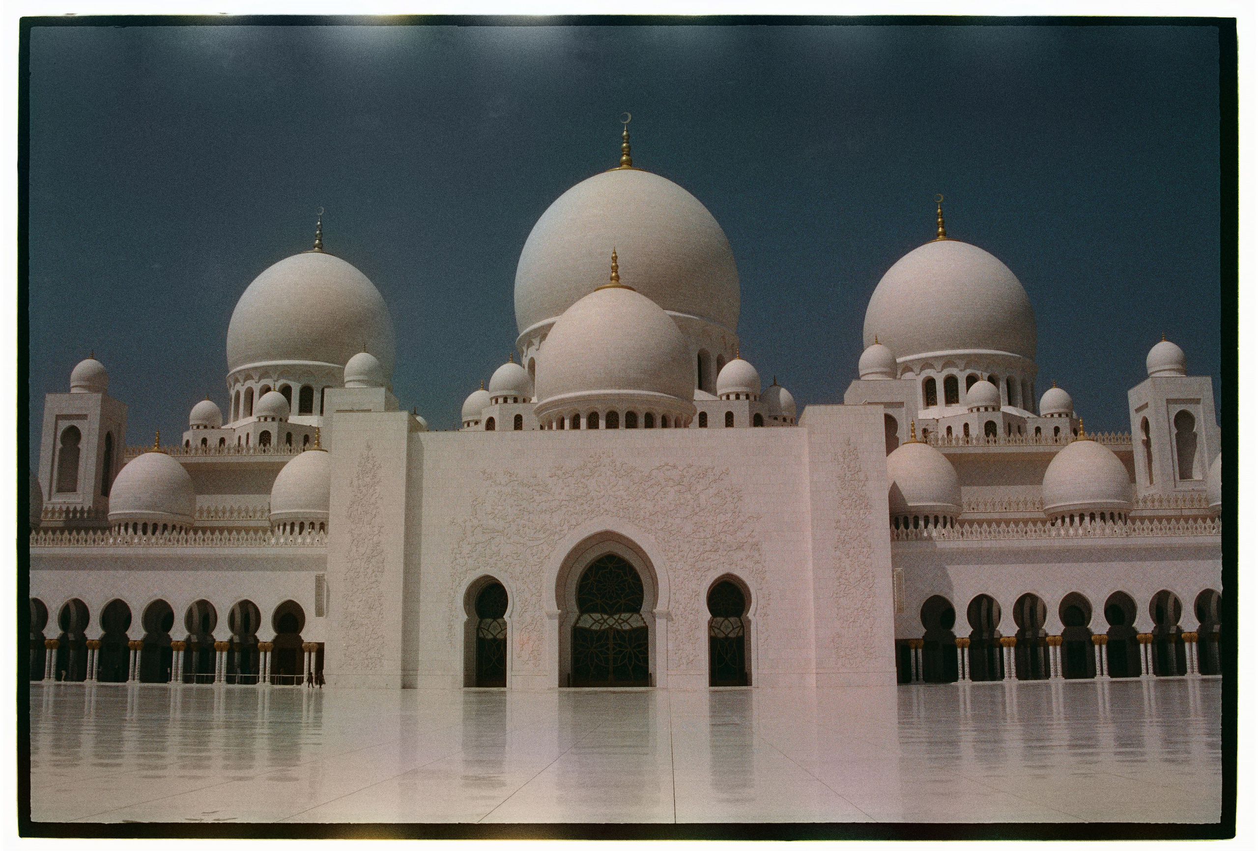 UAE. ANNA — PHOTOGRAPHER