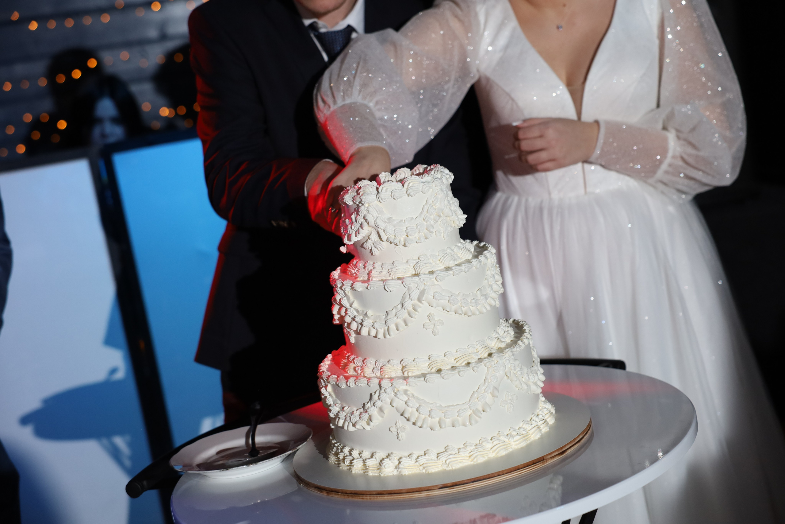 𝒜𝓇𝓉𝑒𝓂 & 𝐿𝓎𝓊𝓈𝓎𝒶 (𝓇𝑒𝓈𝓉𝒶𝓊𝓇𝒶𝓃𝓉). 𝑀𝑜𝓈𝒸𝑜𝓌. Свадебный фотограф в Санкт-Петербурге