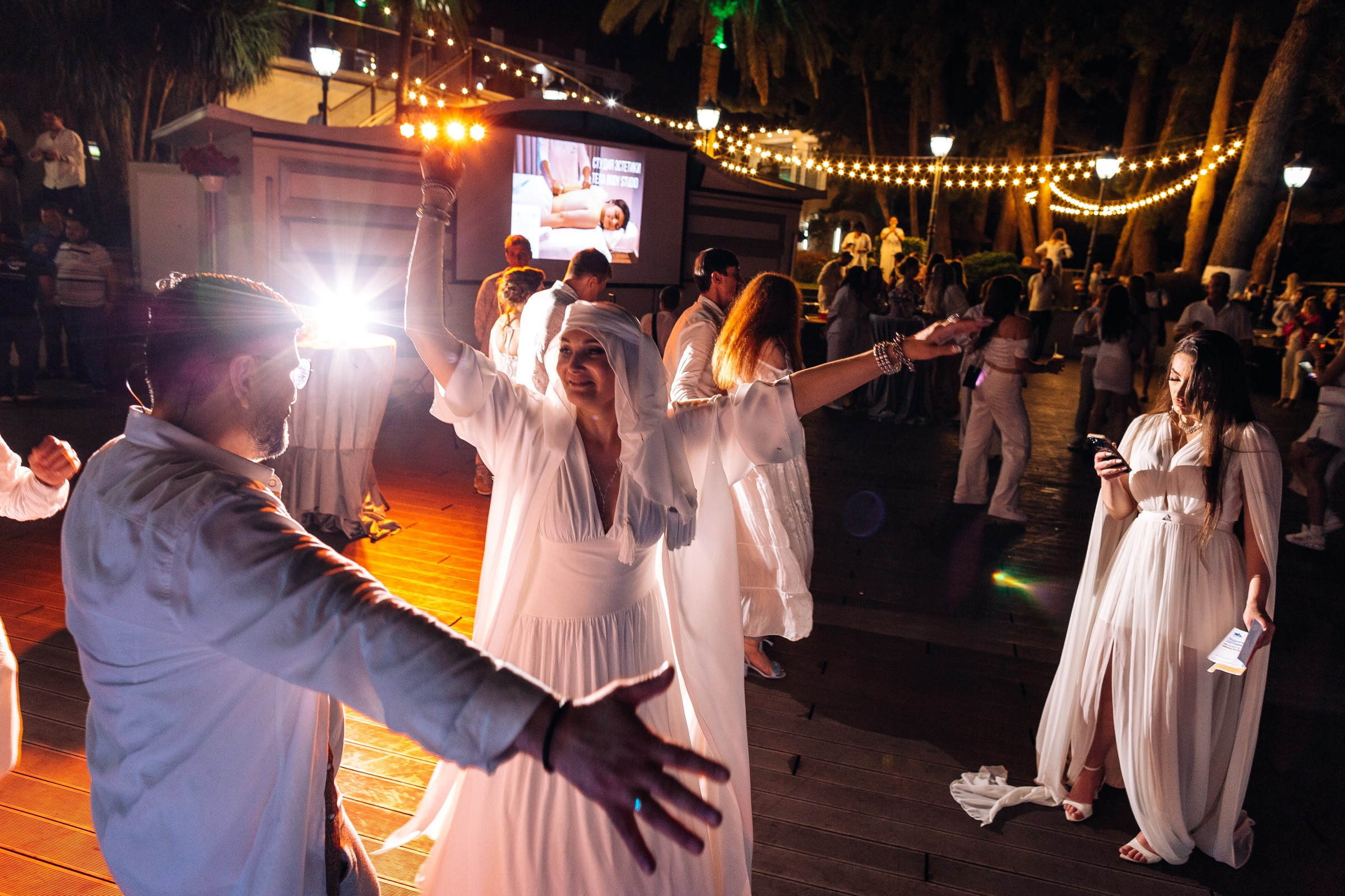 White party в Castello Mare. Фотограф Батуми | Lera Rawlick