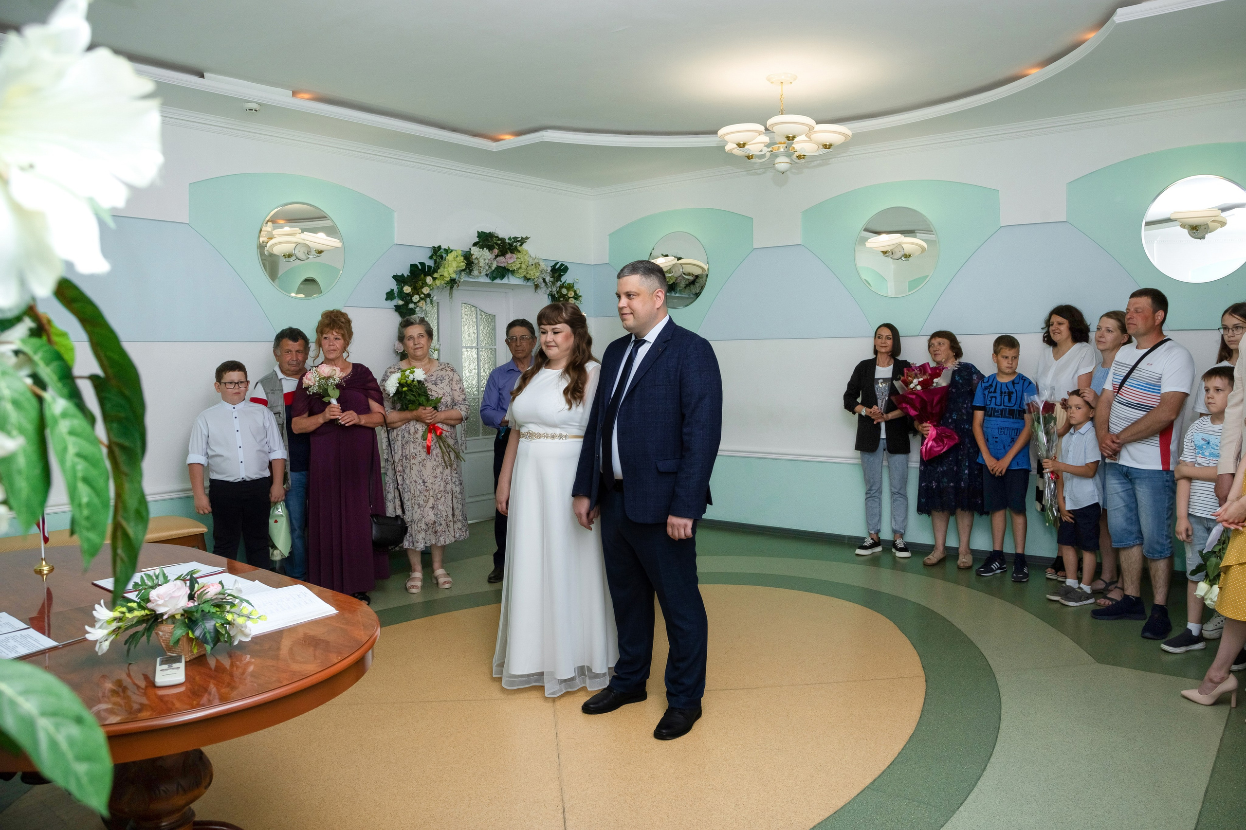 Прогулка в сирени после ЗАГСа Томск (Р. Люксембург). Фотограф в Томске Евгения Гуляева