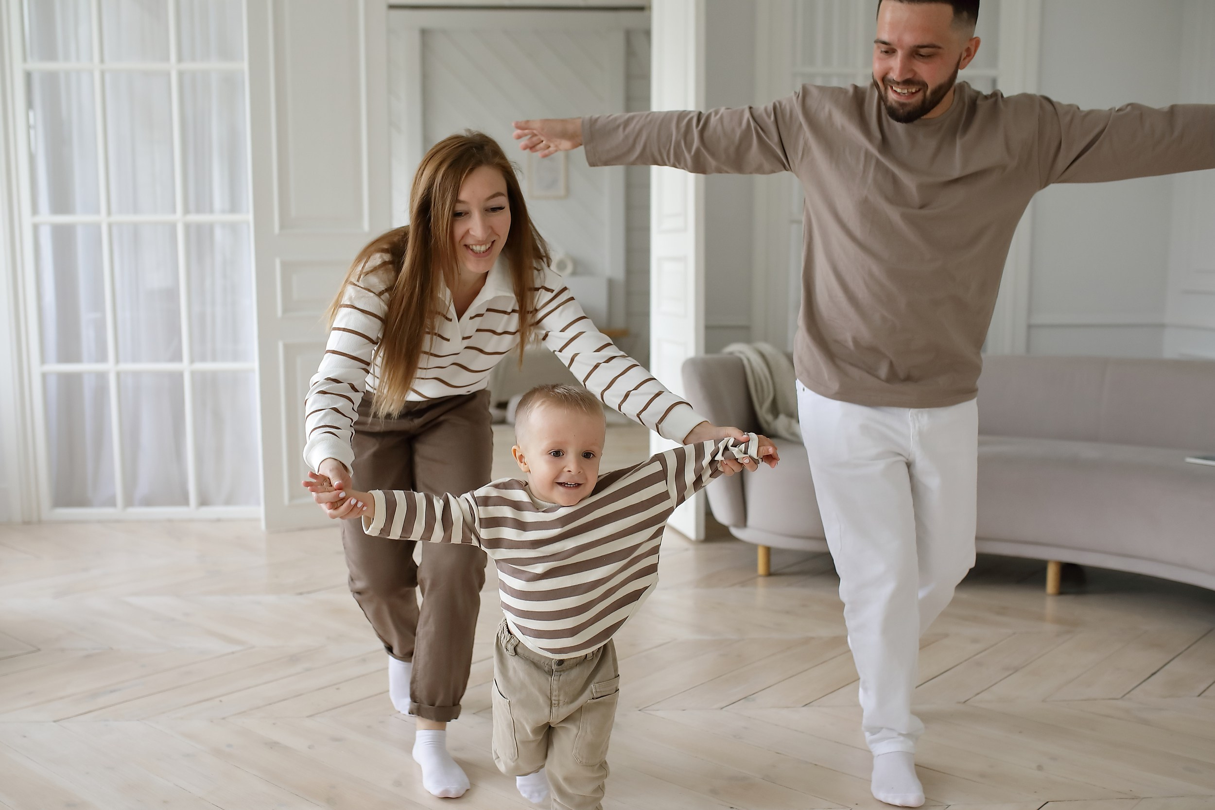 Семейные фотосессии в студии. Свадебный и семейный фотограф и видеограф в Екатеринбурге Полянские Тимур и Анастасия