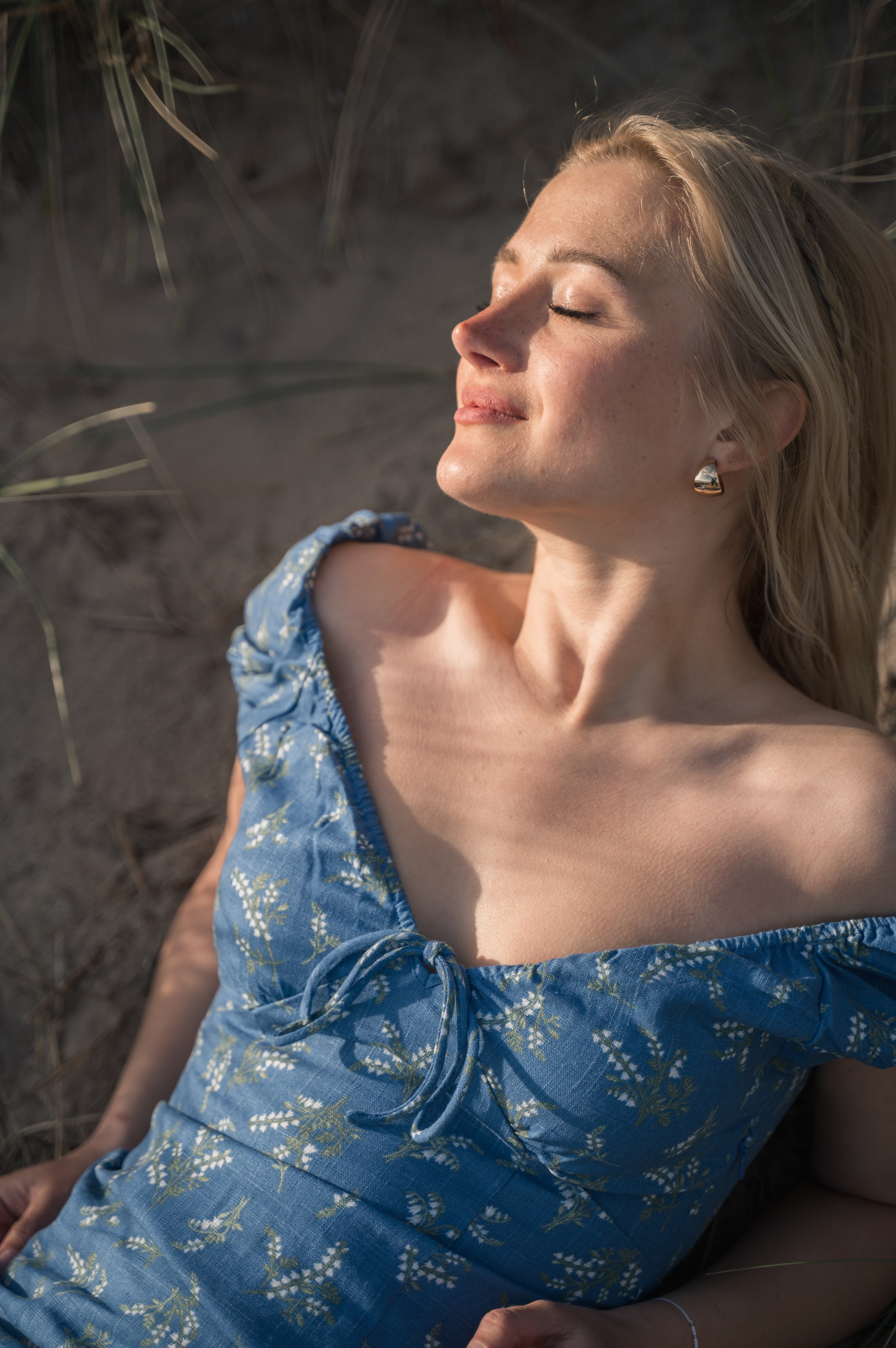 Porträttfotografering på Skrea Strand i Falkenberg. Bröllops- och familjefotograf i Halmstad | Valentina