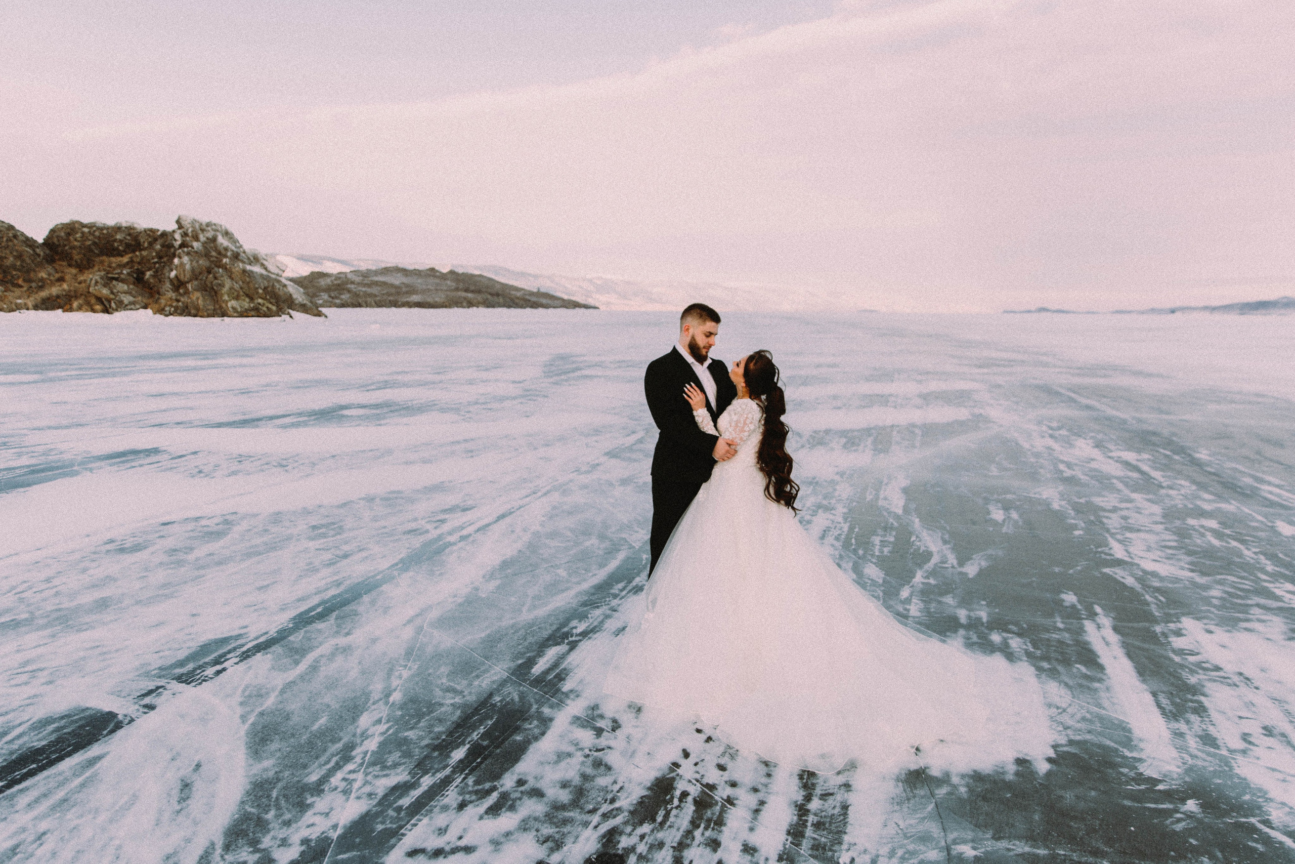 Свадебная зимняя съемка на Байкале. Главная