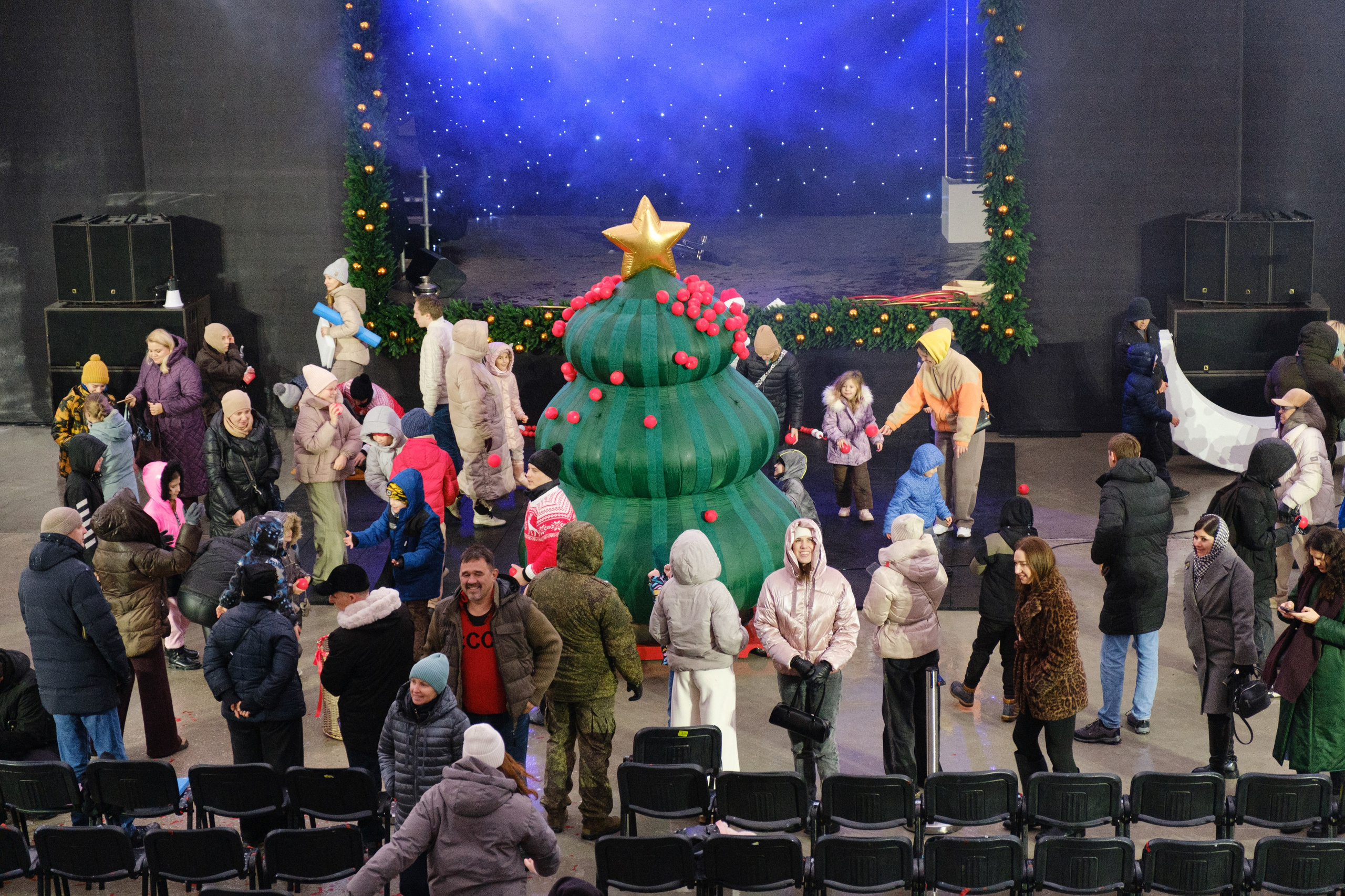 Новогодний репортаж из парка «Новый Херсонес» | Фотограф Илья Желдак. Профессиональная фотосъемка в Крыму. Натуральные эмоции и живые кадры. Забронируйте дату прямо сейчас!