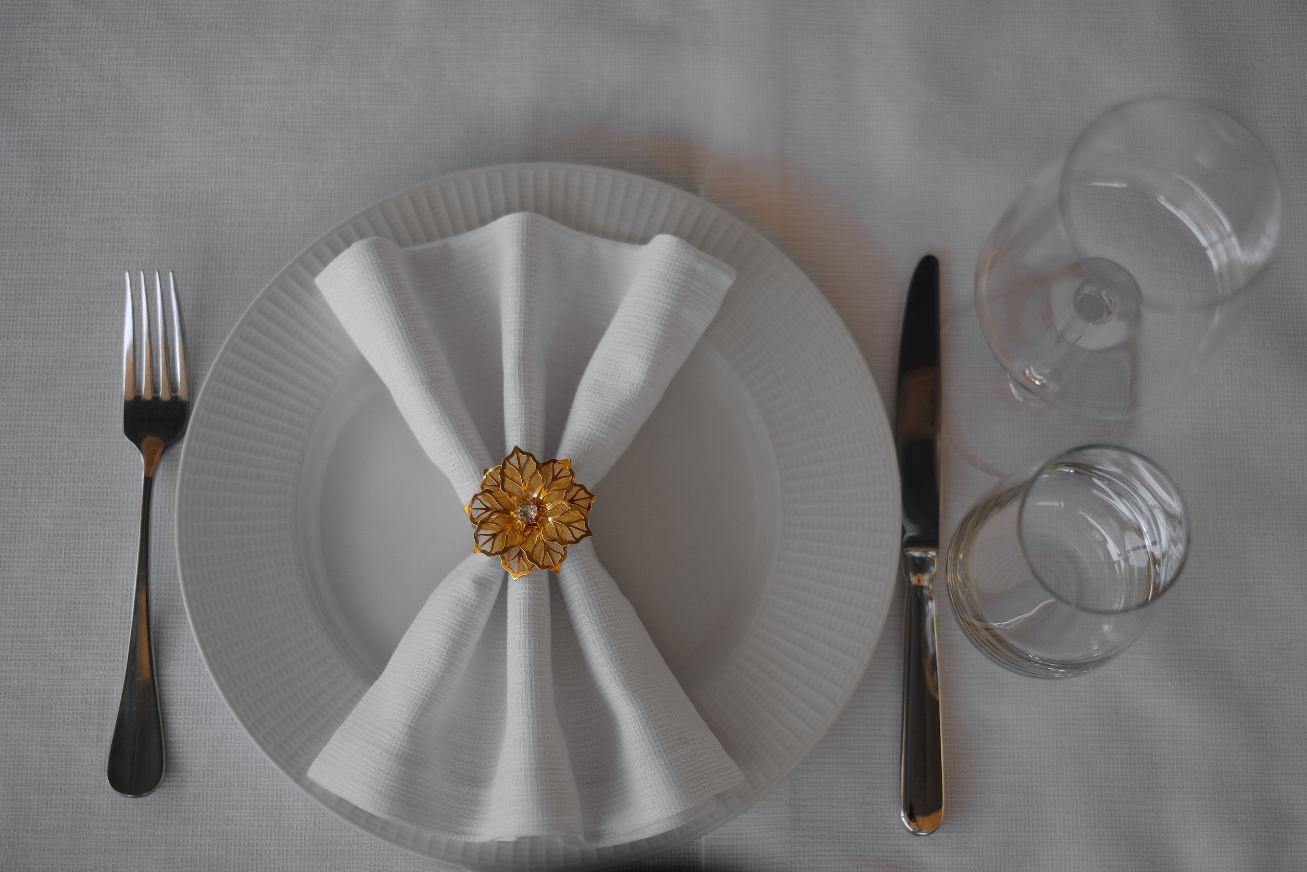 Свадебная фотосессия в Старая ялтинская дорога, фотолент. Профессиональная фотосъемка в Крыму. Натуральные эмоции и живые кадры. Забронируйте дату прямо сейчас!