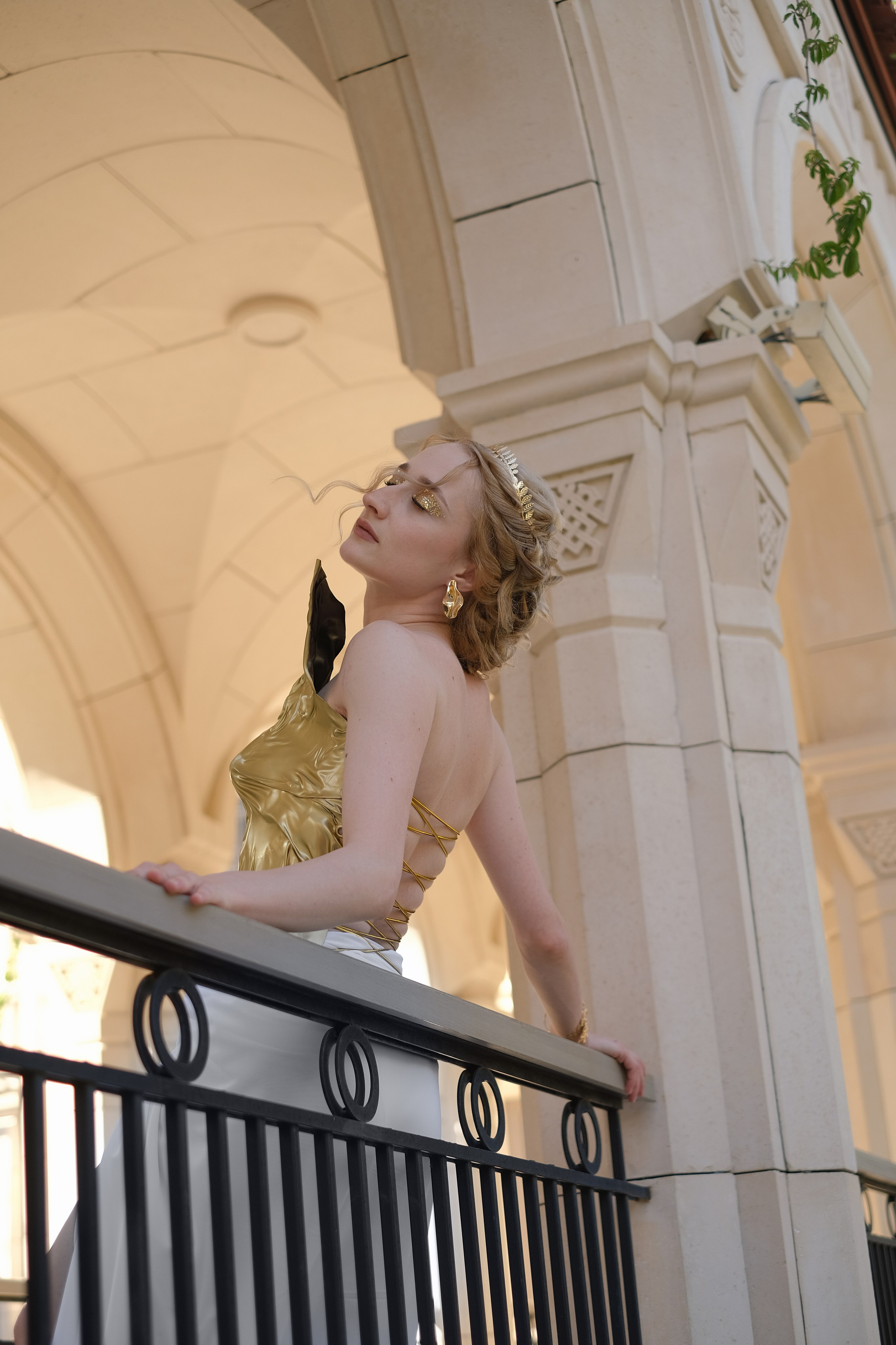 Елизавета в Новом Херсонесе. Профессиональная фотосъемка в Крыму. Натуральные эмоции и живые кадры. Забронируйте дату прямо сейчас!