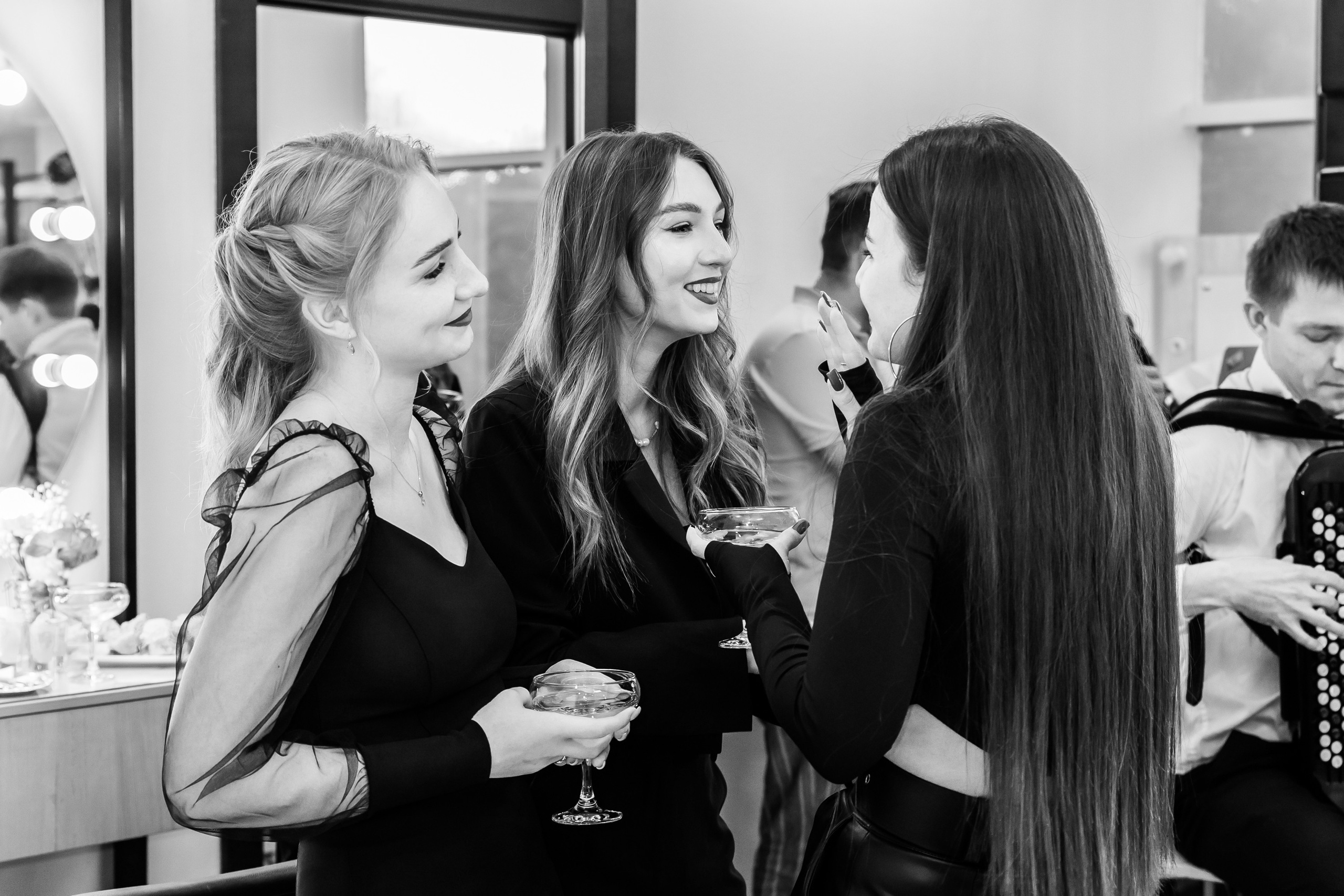 РУЧКИ НОЖКИ [ОФИЦИАЛЬНОЕ ОТКРЫТИЕ]. СВОИ. ФОТООТЧЕТЫ-СОБЫТИЯ-МЕСТА