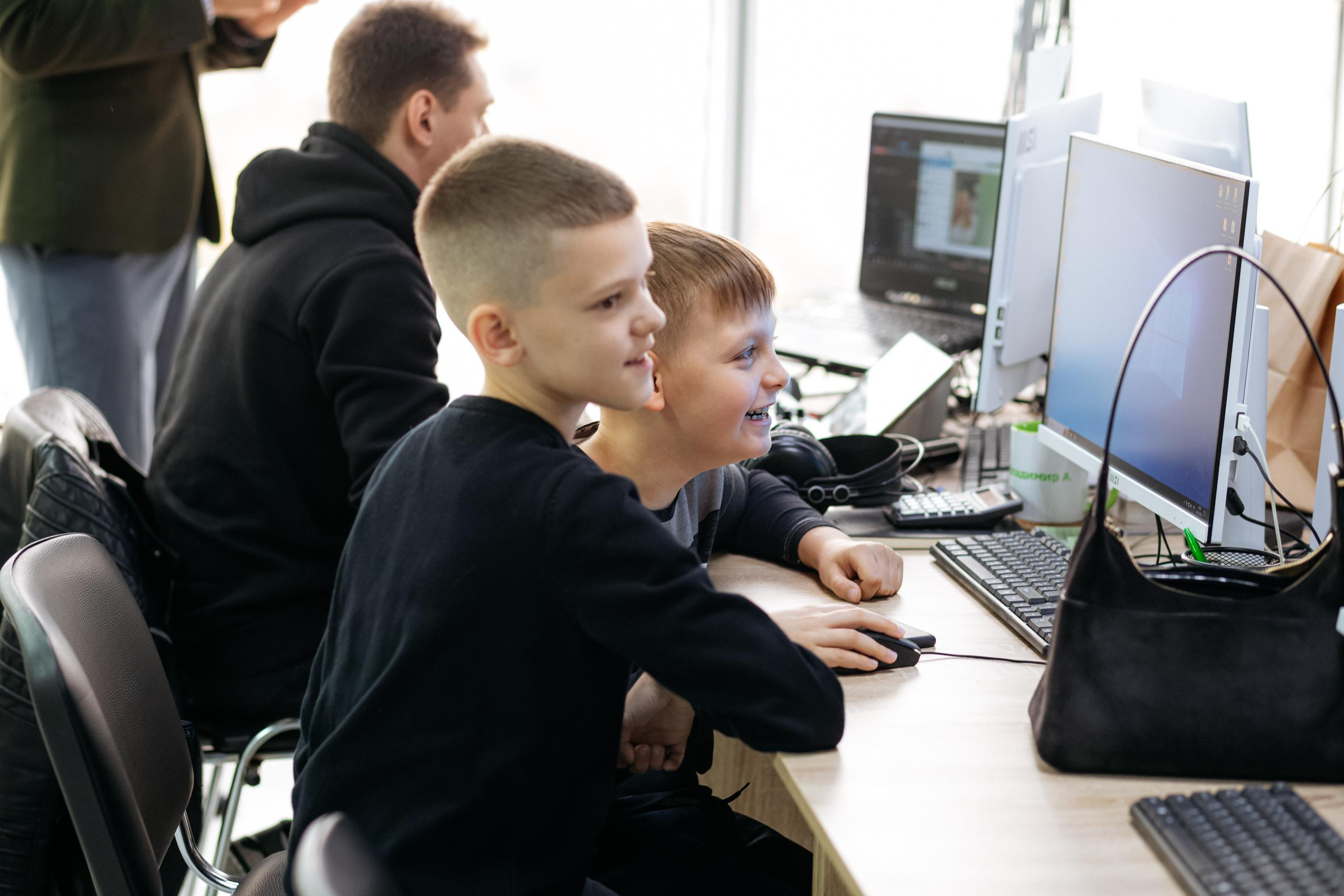 РРК «РОДИНА» [Открытие нового офиса]. СВОИ. ФОТООТЧЕТЫ-СОБЫТИЯ-МЕСТА