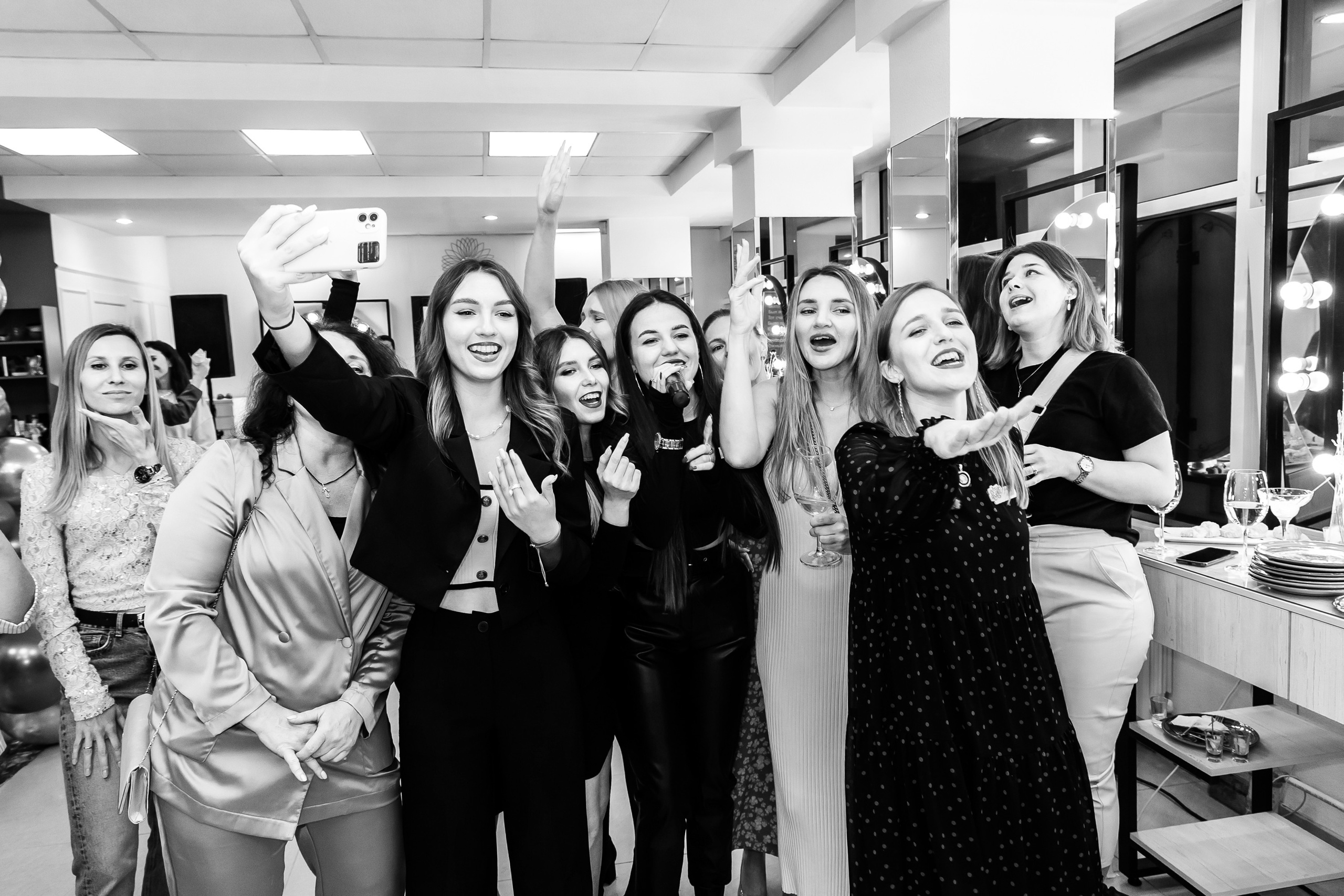 РУЧКИ НОЖКИ [ОФИЦИАЛЬНОЕ ОТКРЫТИЕ]. СВОИ. ФОТООТЧЕТЫ-СОБЫТИЯ-МЕСТА