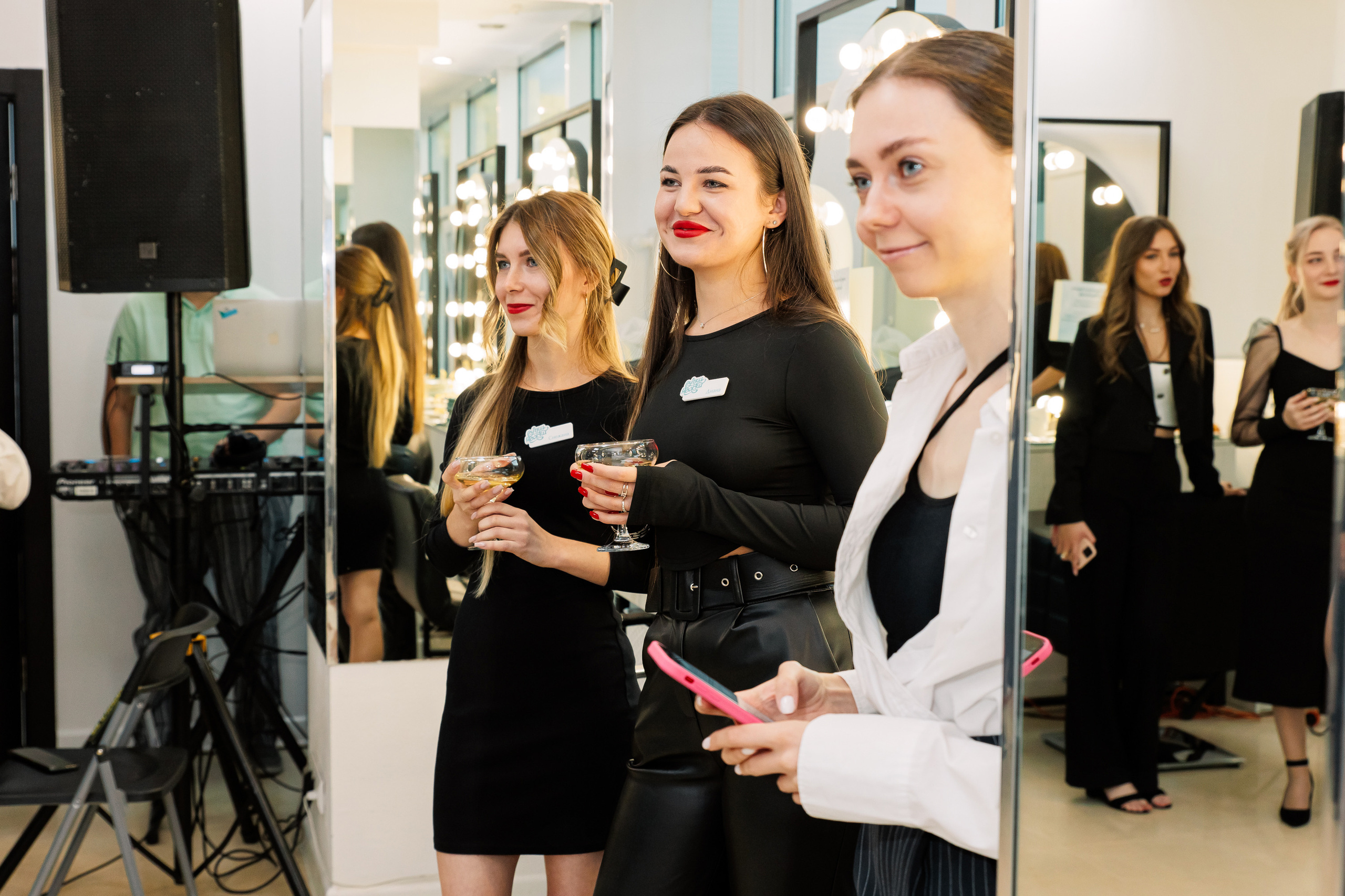 РУЧКИ НОЖКИ [ОФИЦИАЛЬНОЕ ОТКРЫТИЕ]. СВОИ. ФОТООТЧЕТЫ-СОБЫТИЯ-МЕСТА