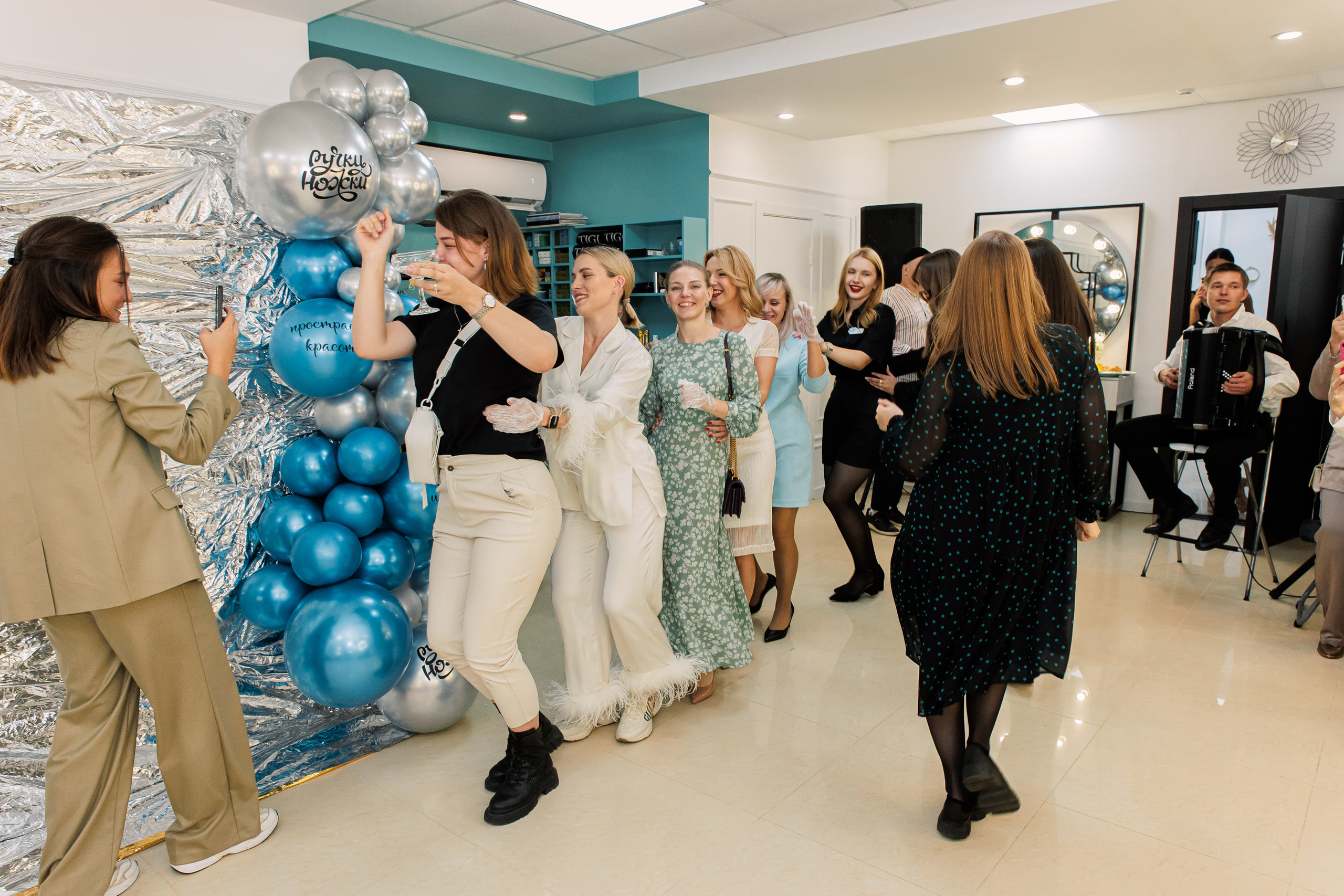 РУЧКИ НОЖКИ [ОФИЦИАЛЬНОЕ ОТКРЫТИЕ]. СВОИ. ФОТООТЧЕТЫ-СОБЫТИЯ-МЕСТА