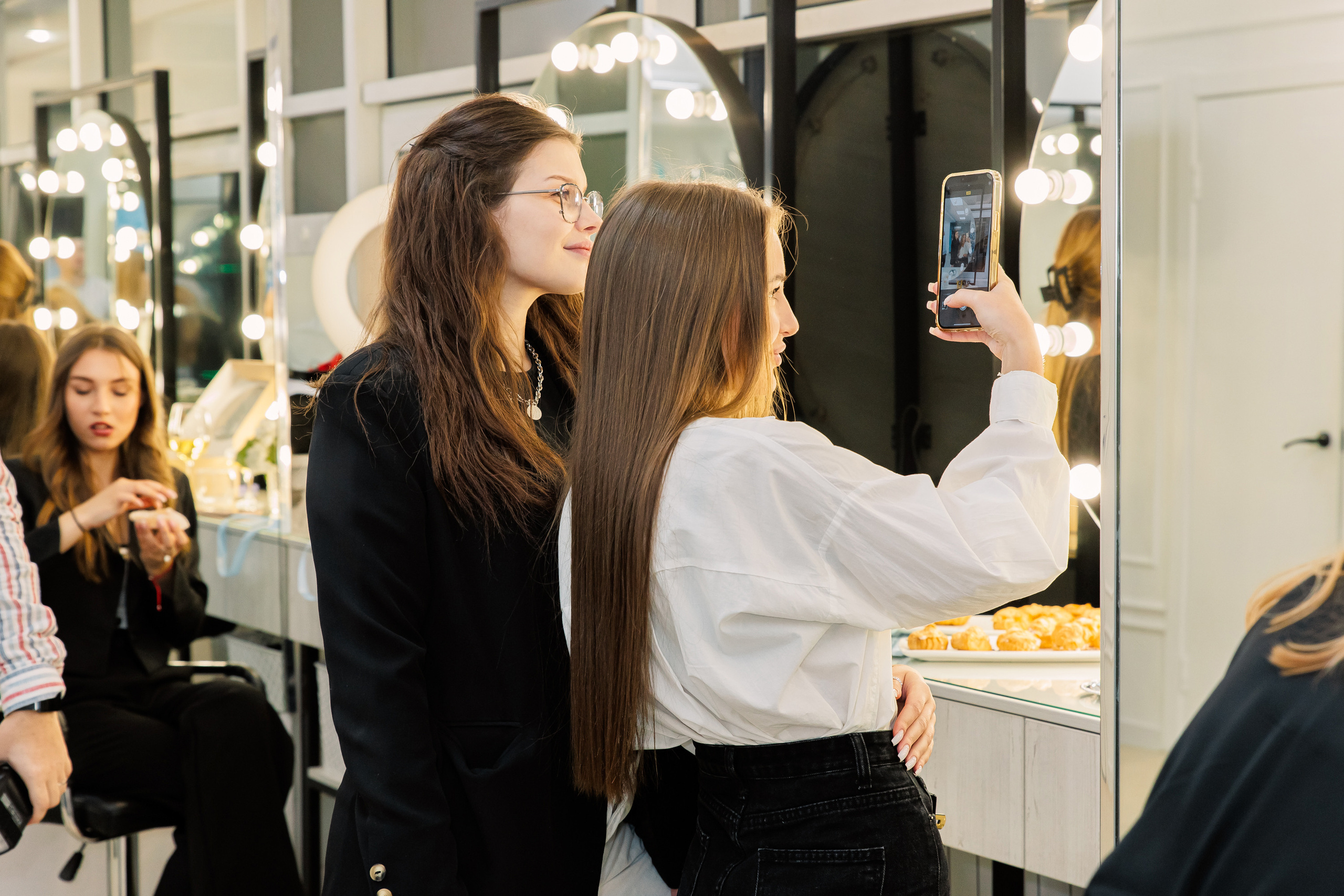 РУЧКИ НОЖКИ [ОФИЦИАЛЬНОЕ ОТКРЫТИЕ]. СВОИ. ФОТООТЧЕТЫ-СОБЫТИЯ-МЕСТА