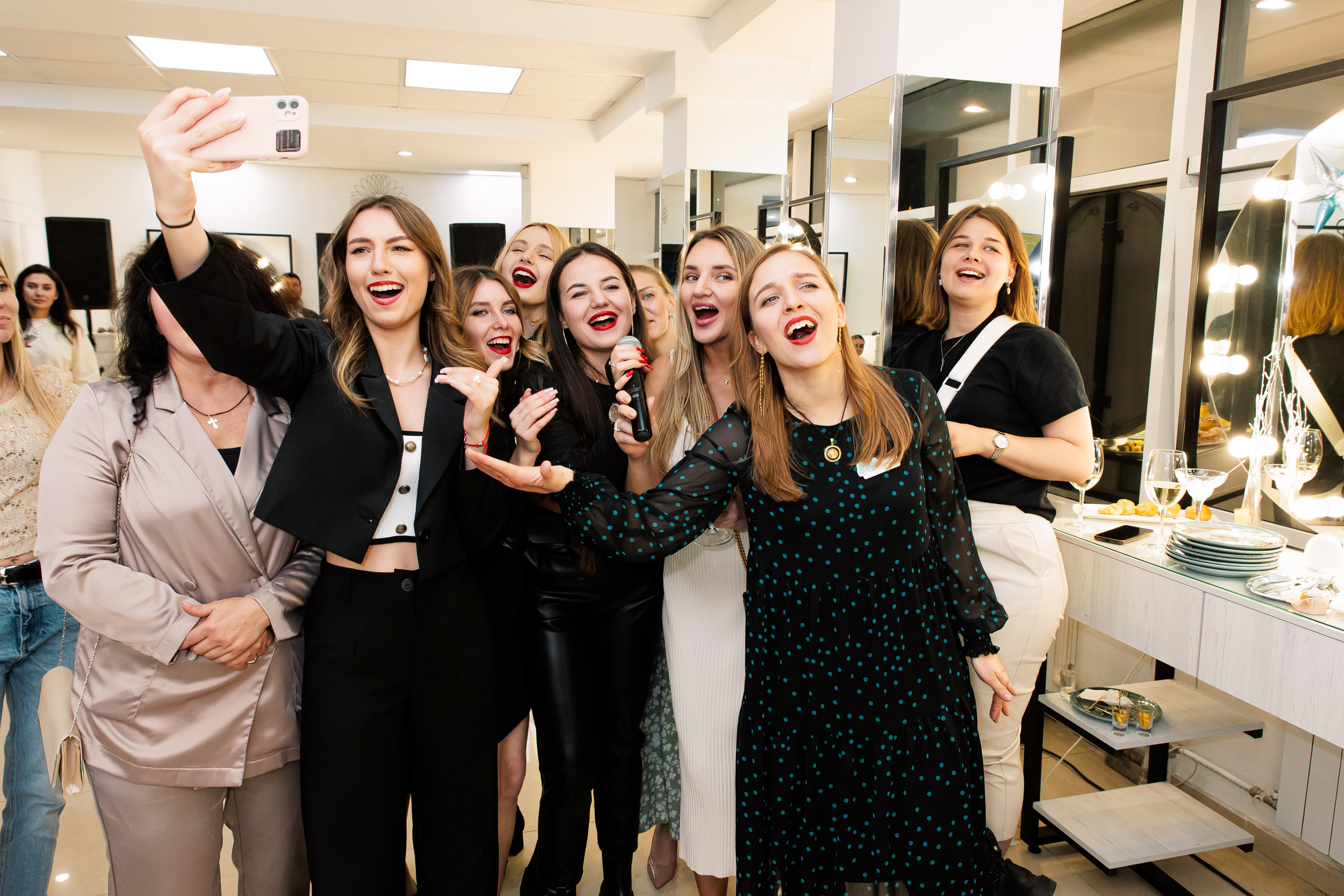 РУЧКИ НОЖКИ [ОФИЦИАЛЬНОЕ ОТКРЫТИЕ]. СВОИ. ФОТООТЧЕТЫ-СОБЫТИЯ-МЕСТА