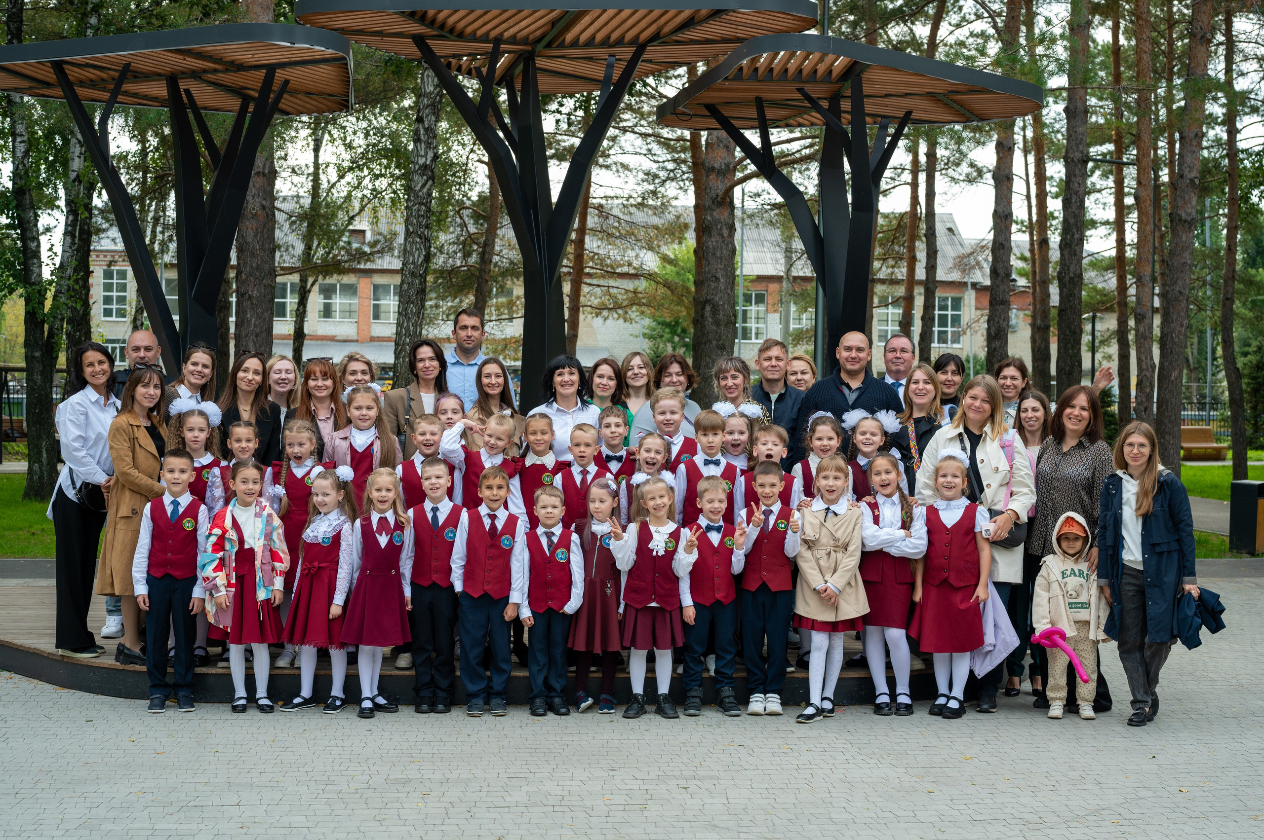 1 сентября 16 гимназия 2 класс (линейка + в классе+ на улице). Фотограф новорожденных, семейный детский в Тюмени Татьяна Морозова