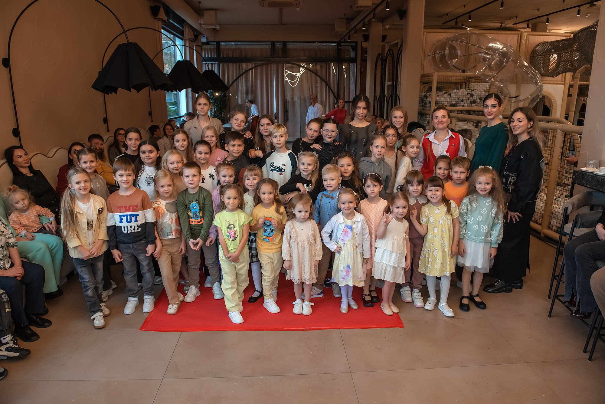 HAPPYkids дефиле в день мамы. Семейный и коммерческий фотограф в Сочи Александр Бодунов