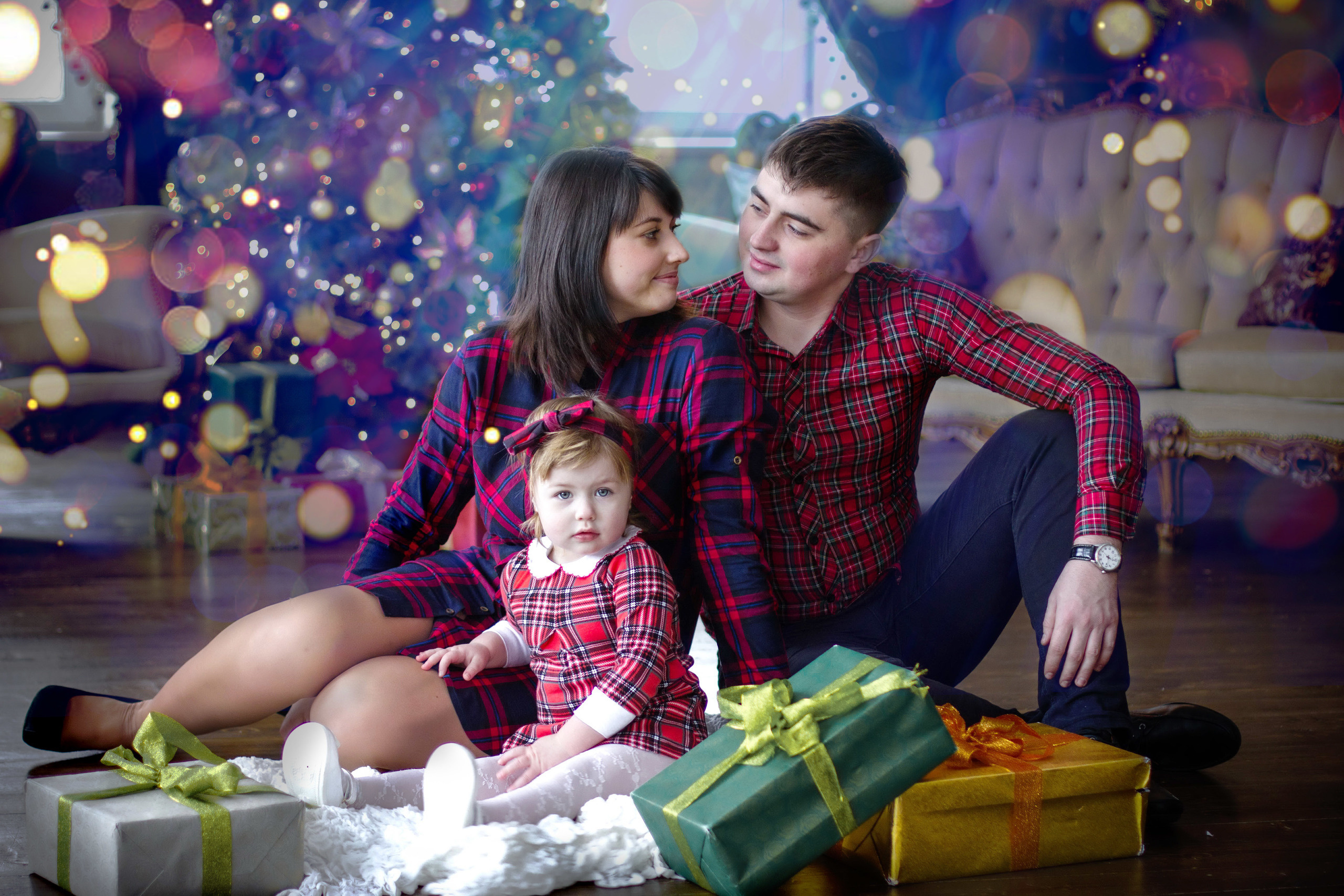 Семейная фотосессия, фотосъемка на природе Семейная фотосессия в студи. Фотограф в Дзержинске Лидия Ханова