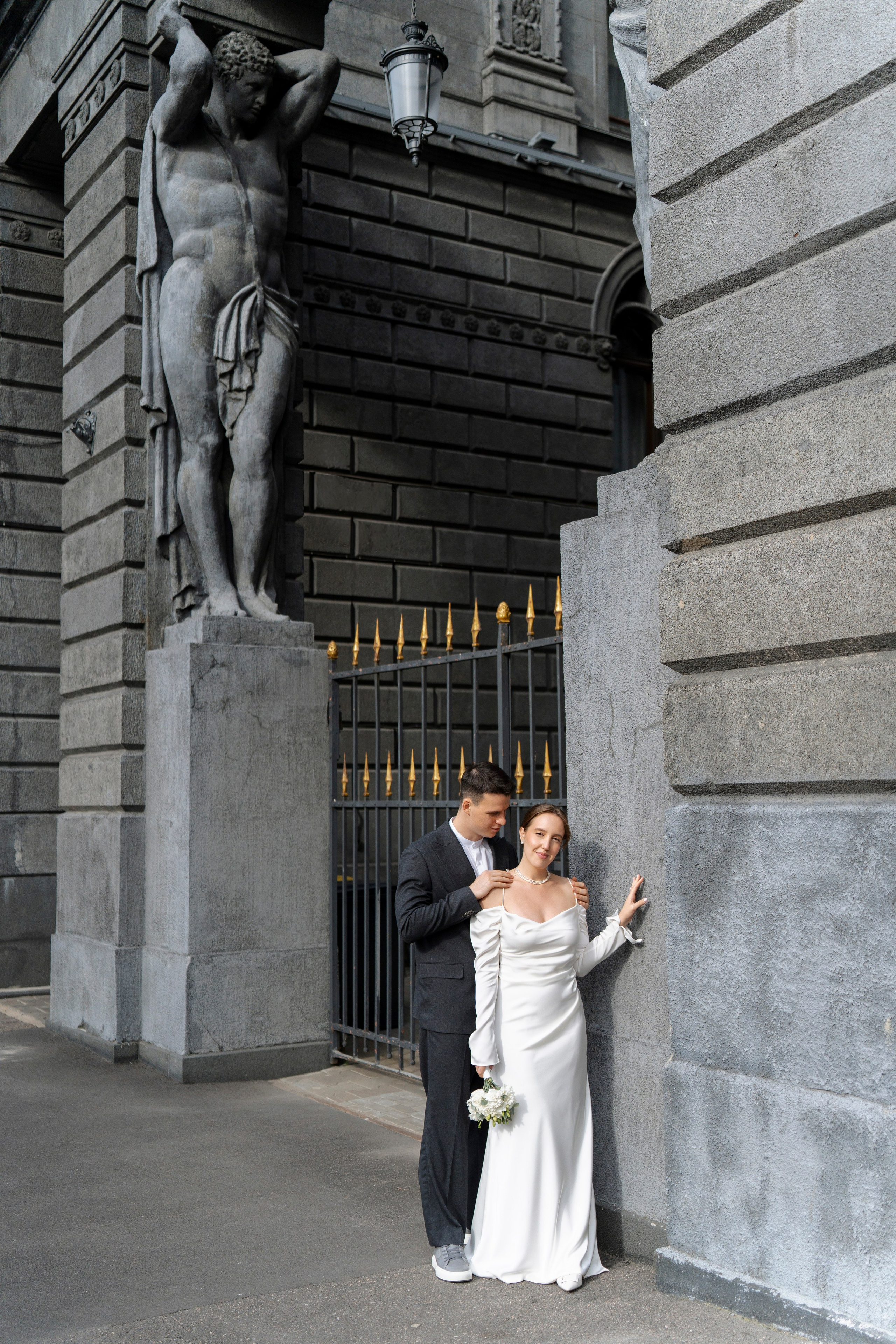 Лёня и Юля. Питер. От утра в отеле до вечеринки в ресторане на заливе. Цифра и плёнка. Свадебный фотограф Катерина Чулкова