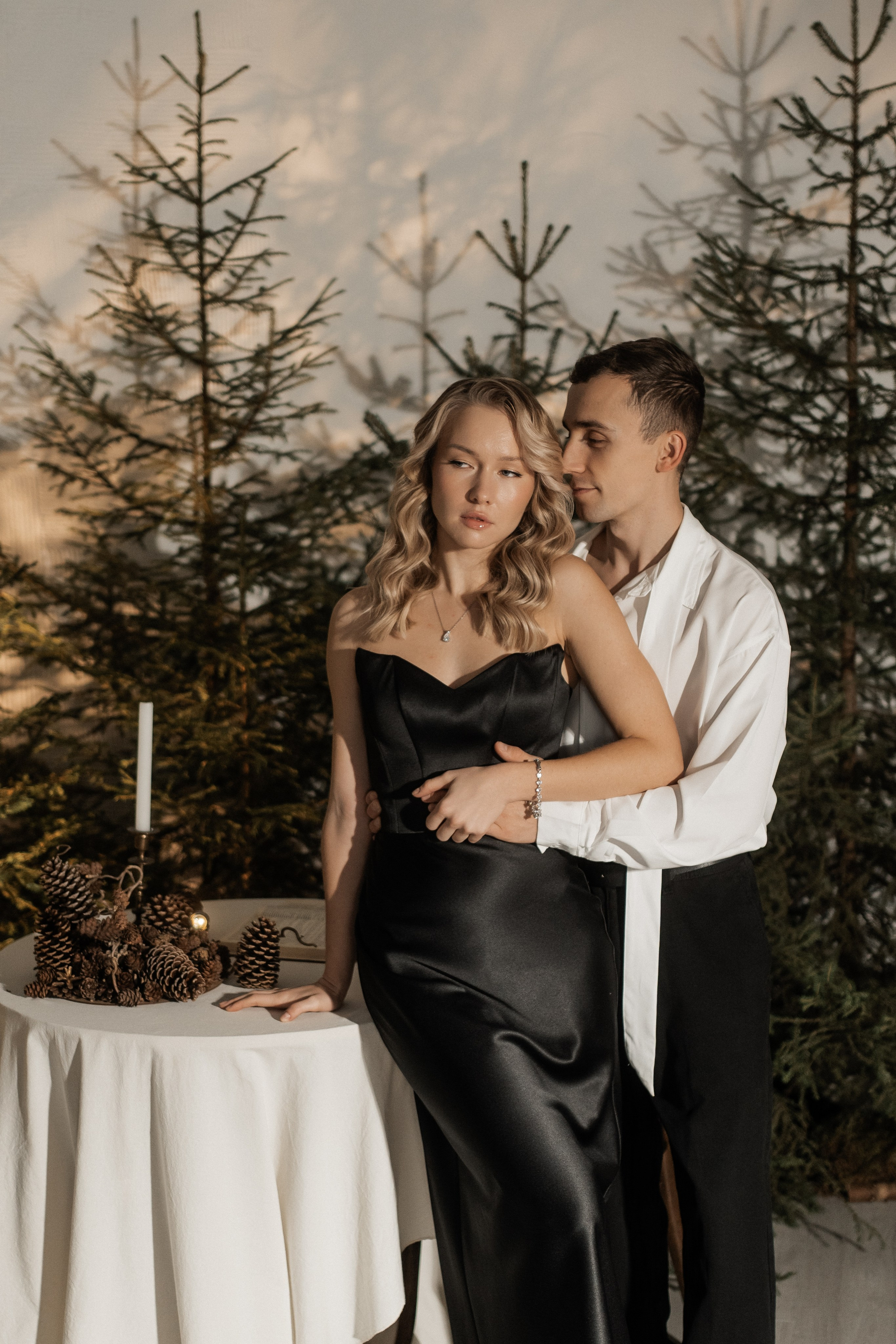 [… under winter firs]. Фотограф в Архангельске