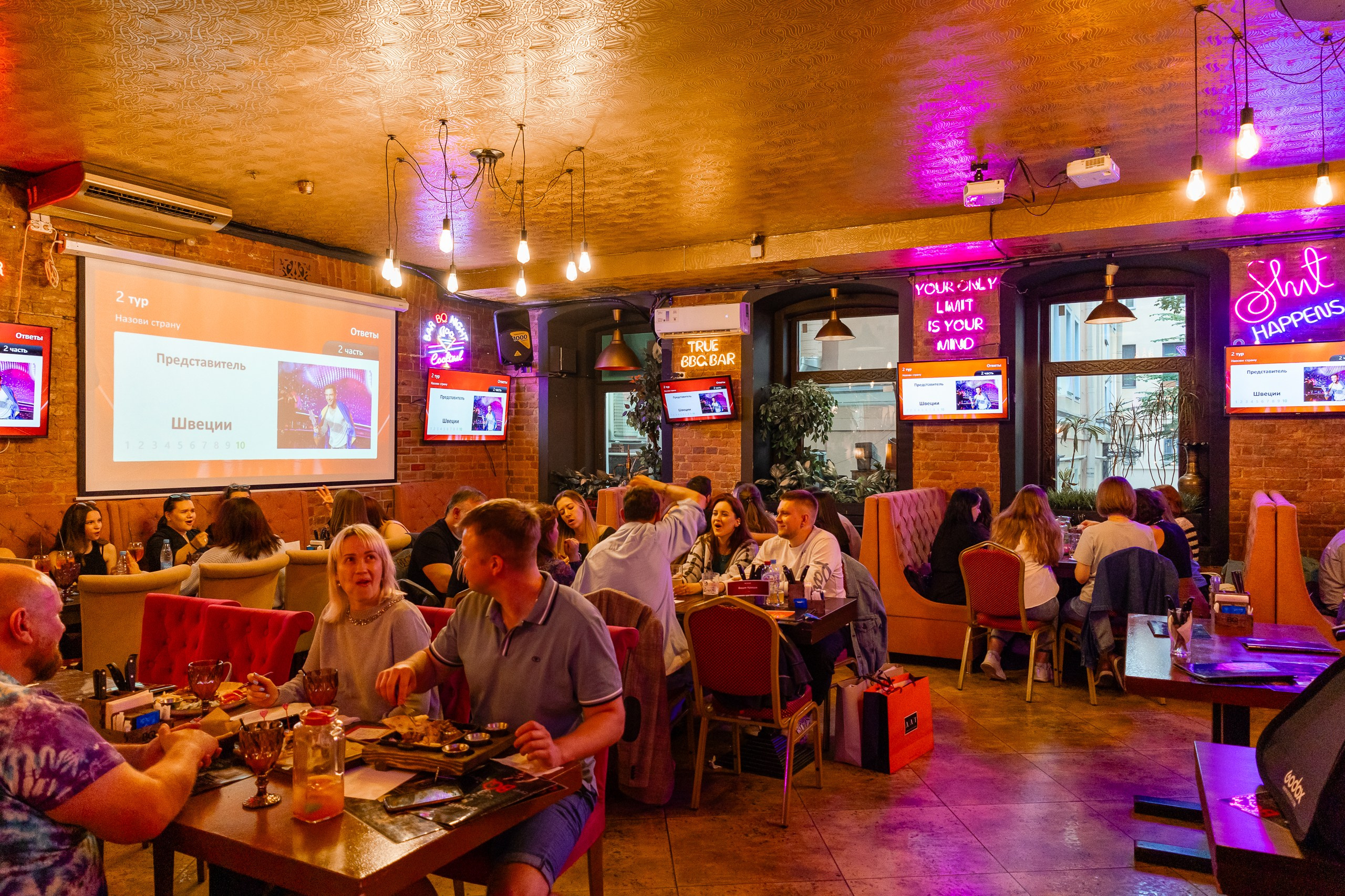 Интерьер бара Bar BQ Night