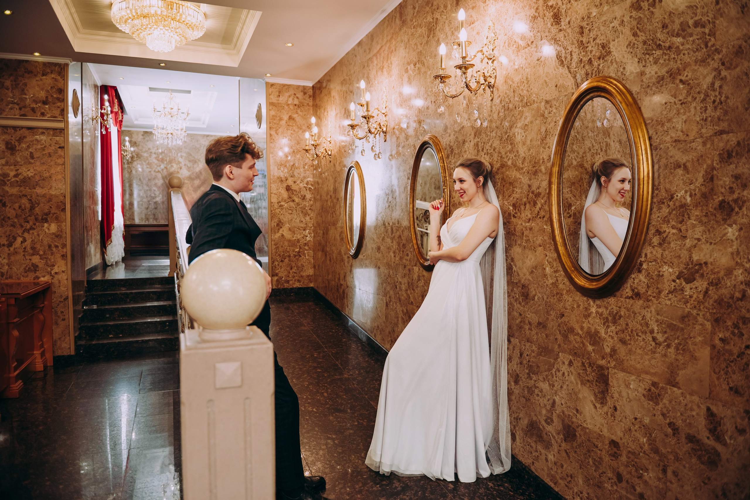 Свадебная фотосессия в музыкальном театре в г. Кемерово