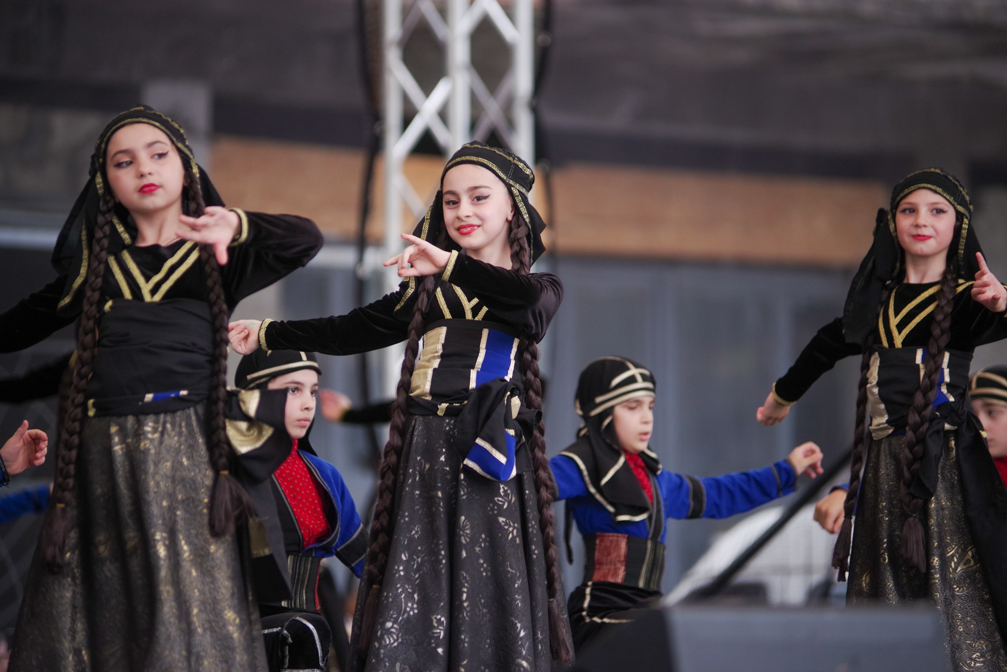 Грузинский танец. Портретный фотограф Денис Милютин