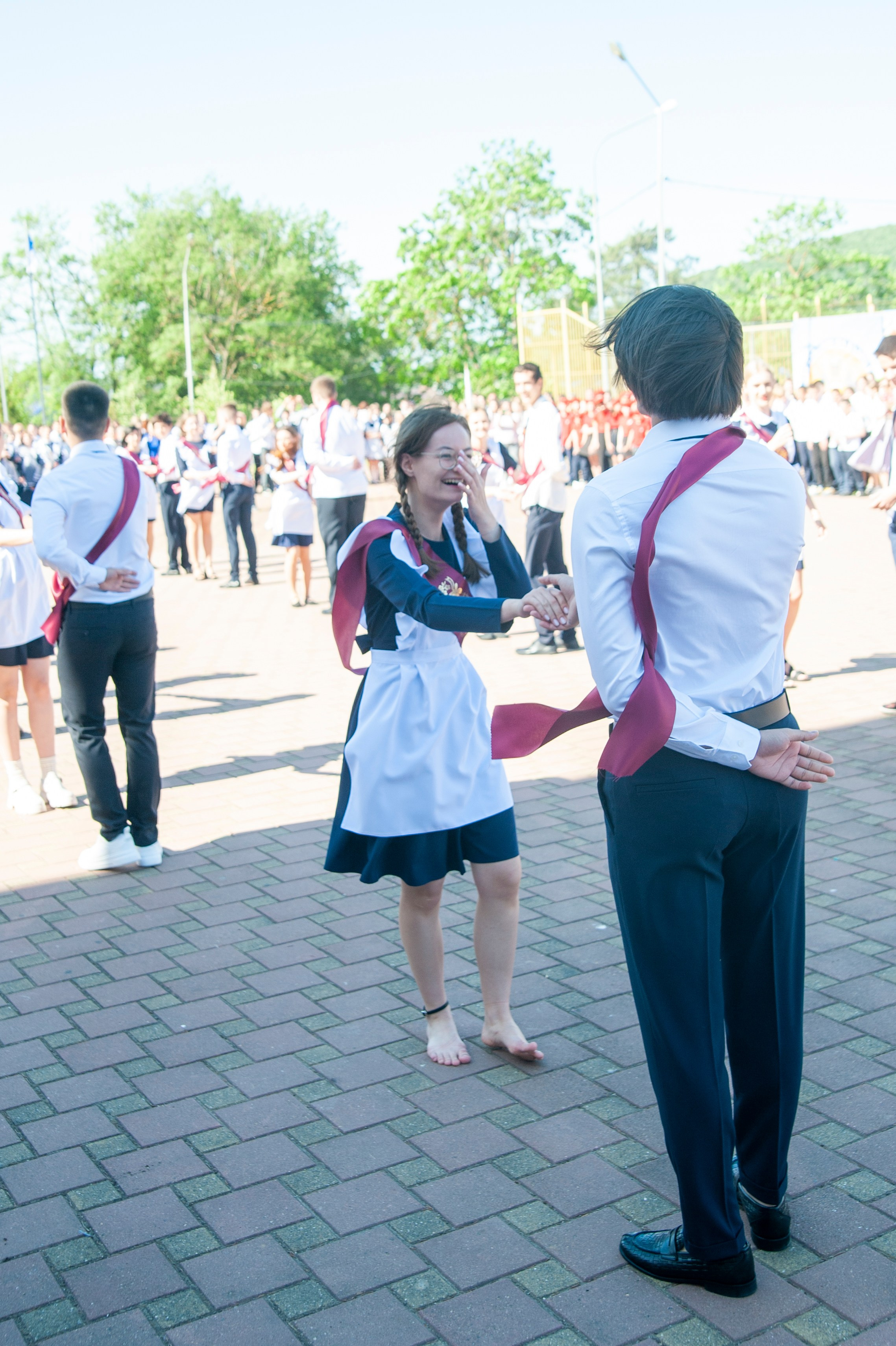 Последний Звонок МАОУ СОШ № 17 им. Эдуарда Есаяна — Архипо-Осиповка. Свадебный и семейный фотограф Денис Лукьянов в Краснодаре, Краснодарском крае и Республике Крым