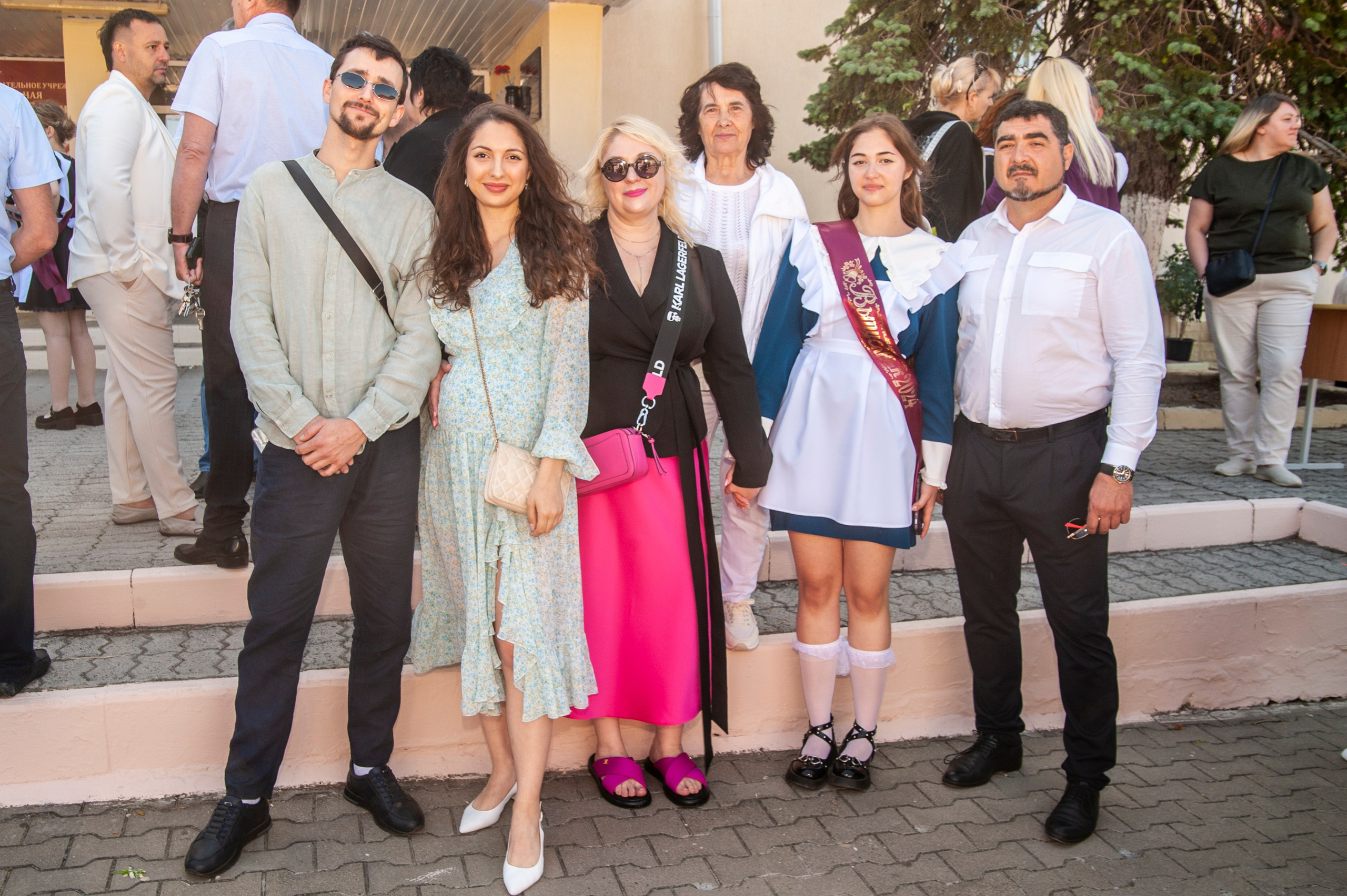 Последний Звонок МАОУ СОШ № 17 им. Эдуарда Есаяна — Архипо-Осиповка. Свадебный и семейный фотограф Денис Лукьянов в Краснодаре, Краснодарском крае и Республике Крым