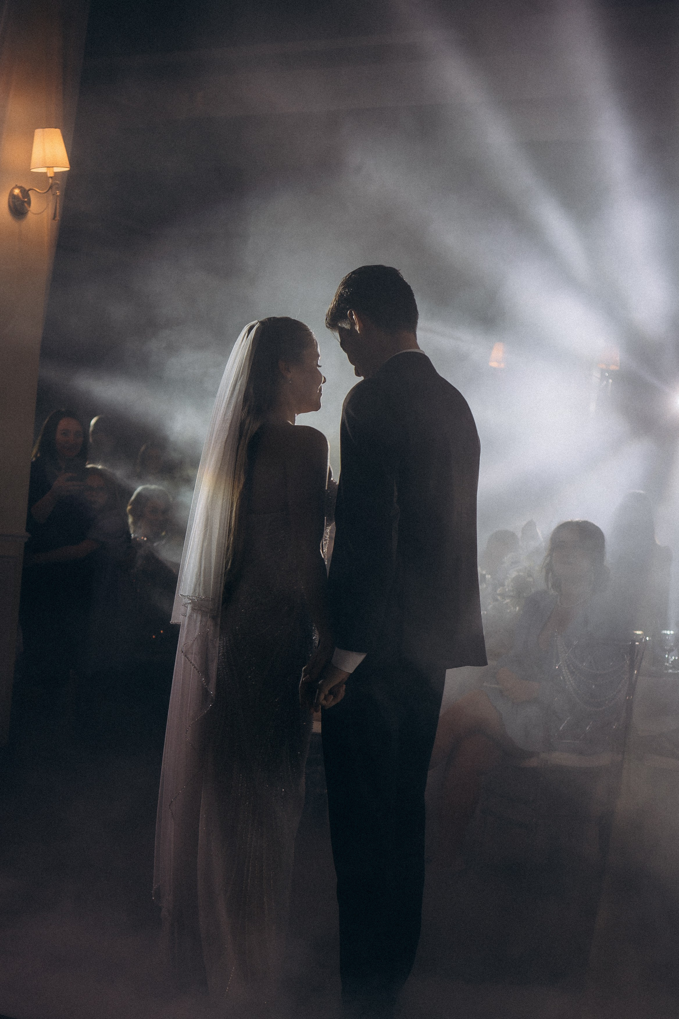 ПЕРВЫЙ ТАНЕЦ МОЛОДЫХ НА БАНКЕТЕ. ТРОГАТЕЛЬНЫЙ МОМЕНТ (СНЯТО В СИБИРЕ В НИЖНЕВАРТОВСКЕ). Профессиональный фотограф, Санкт-Петербург — Виктория Богомолова