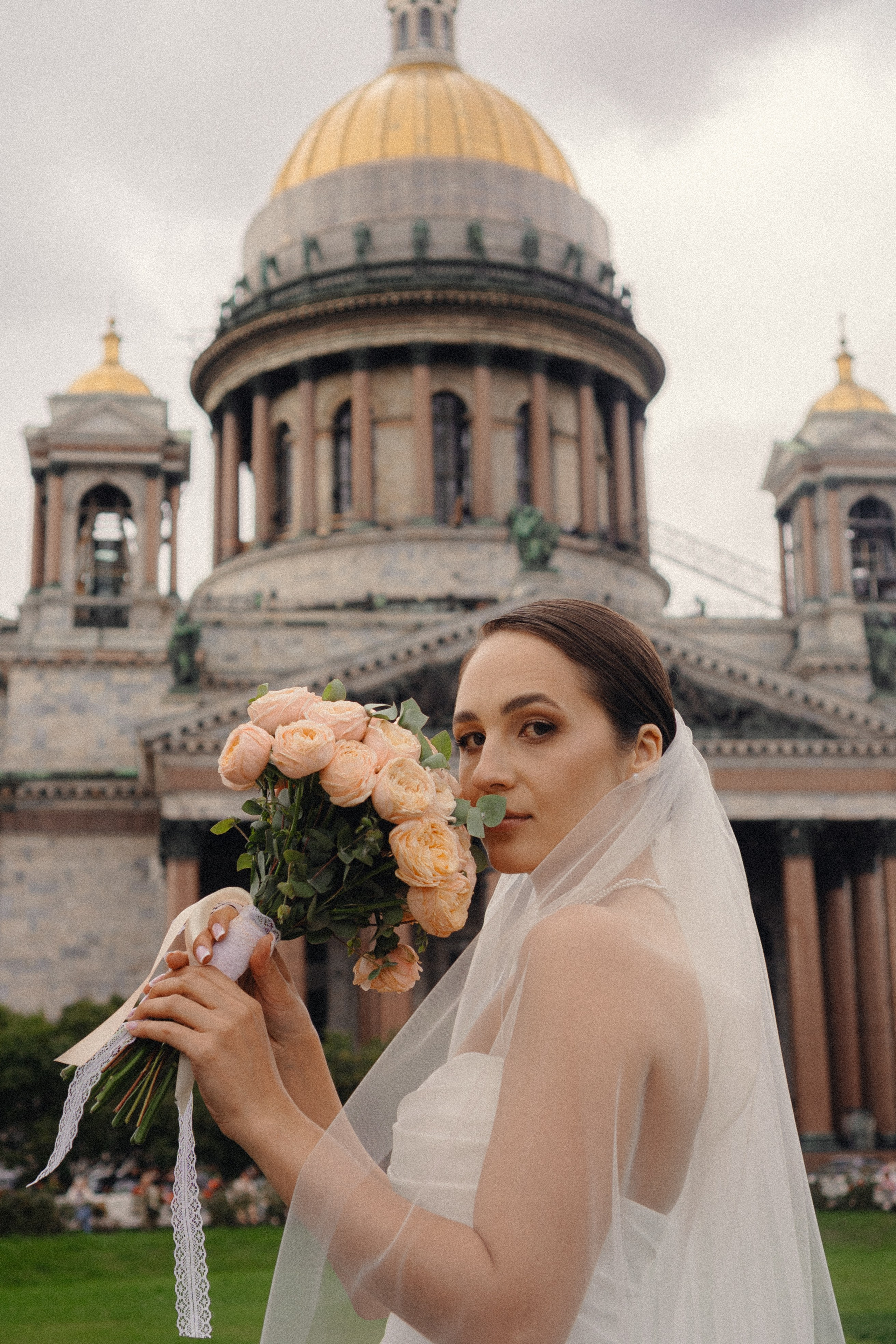 СВАДЕБНАЯ ПРОГУЛКА В САНТК-ПЕТЕРБУРГЕ (ИСАКИЕВСКИЙ СОБОР, ЗИМНЯЯ КАНАВКА, ЭРМИТАЖ И БОЛЬШАЯ МОРСКАЯ УЛИЦА). Профессиональный фотограф, Санкт-Петербург — Виктория Богомолова