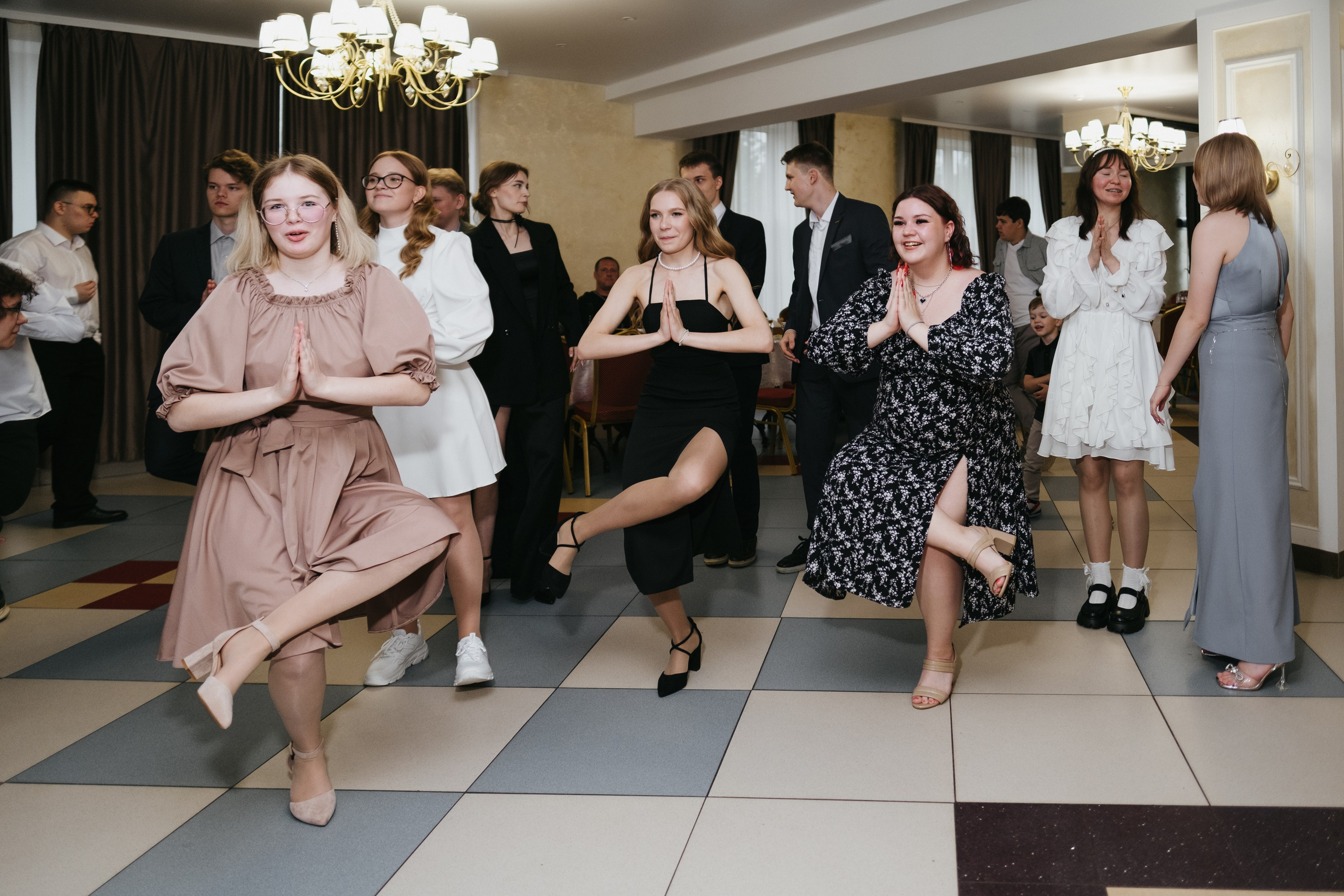 Выпускной 11 класс школы № 30. Свадебный и репортажной фотограф Денис Ожигин в Краснодаре и Краснодарском крае