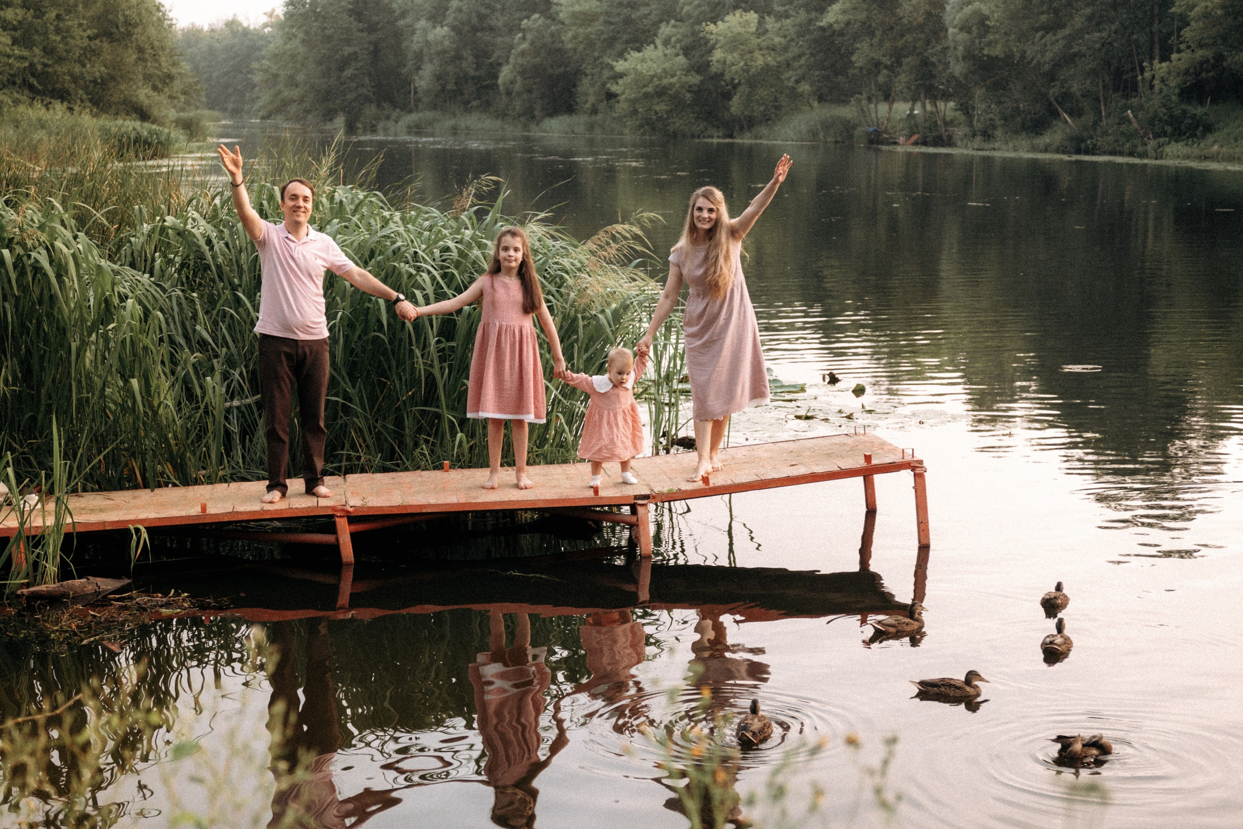 Семейная фотосессия на берегу реки для Миши, Тани, Сони и Таи. Свадебный фотограф в Тамбове Павел Четвертков
