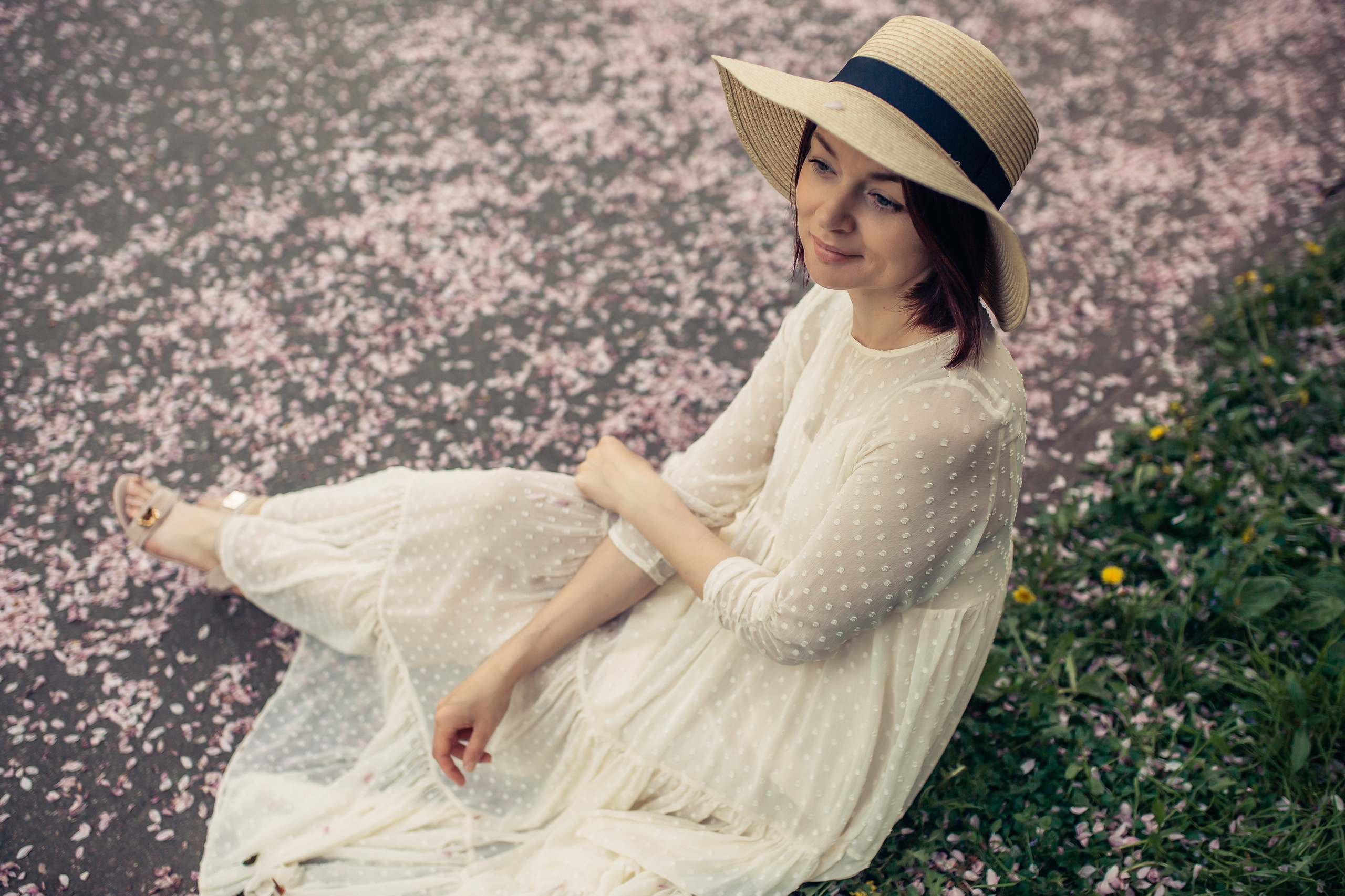 Настя в цветущем саду. Фотограф в Москве Наталья Спиридонова